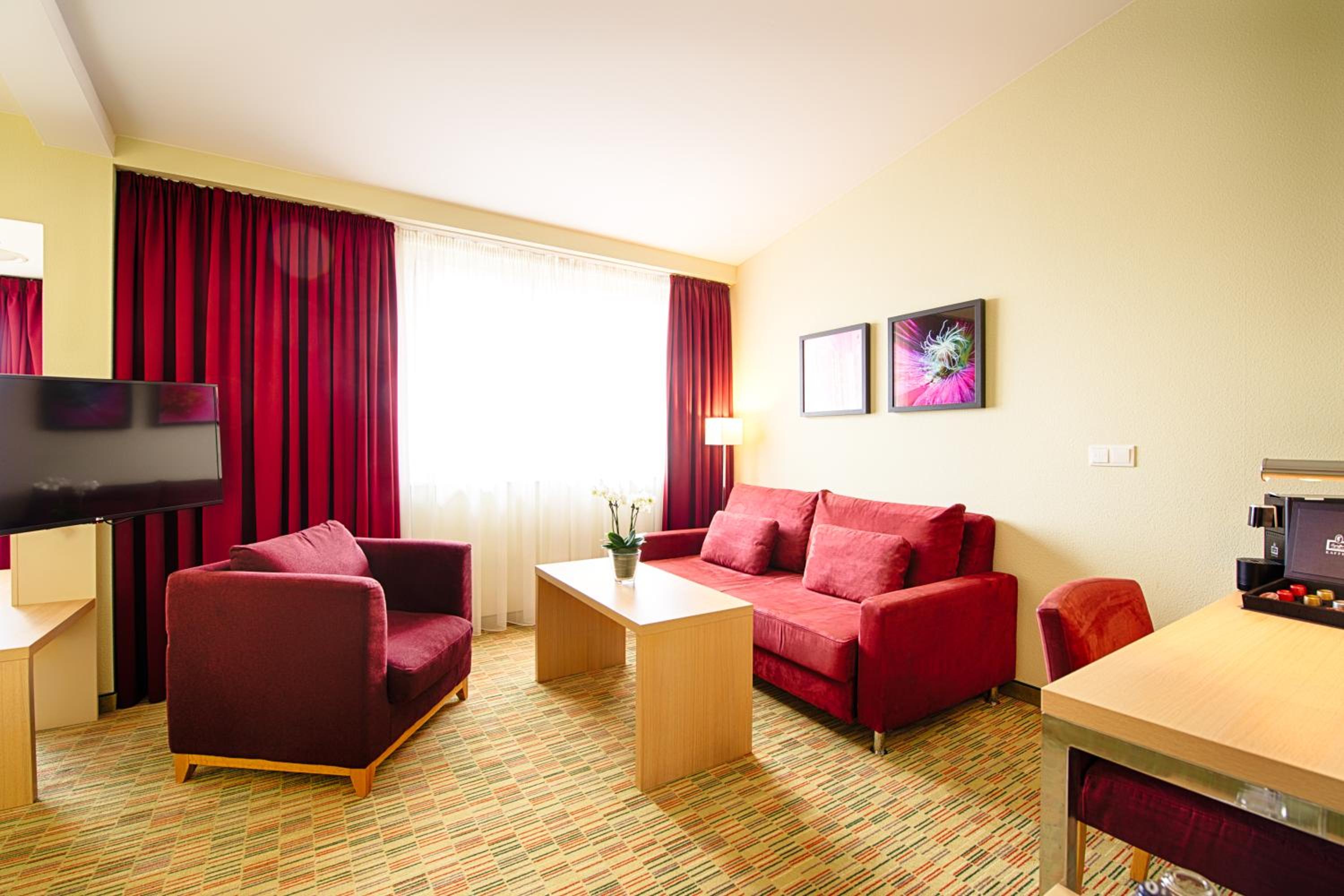 Suite - Photo 5