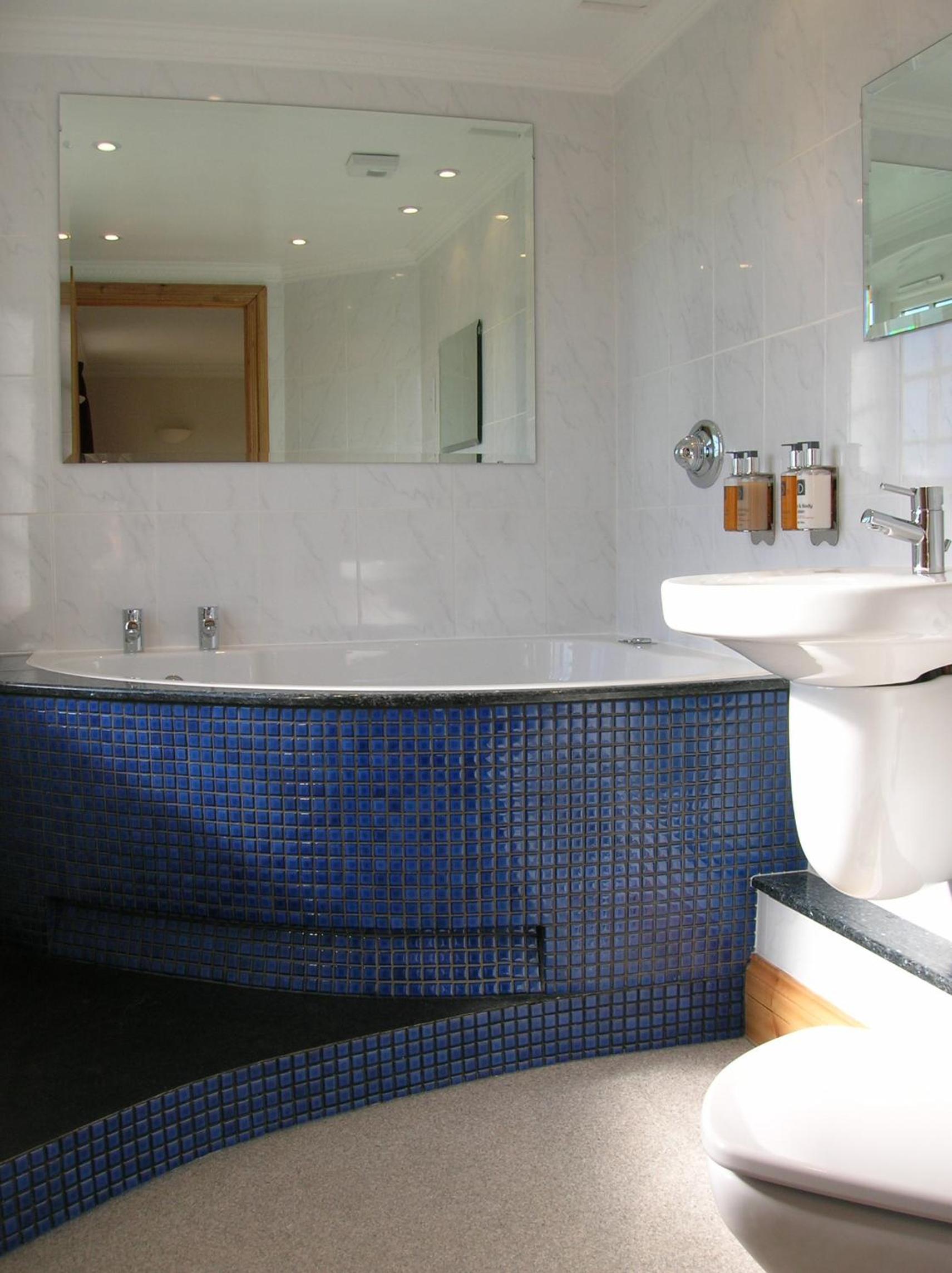 Luxury King Room - Photo 5