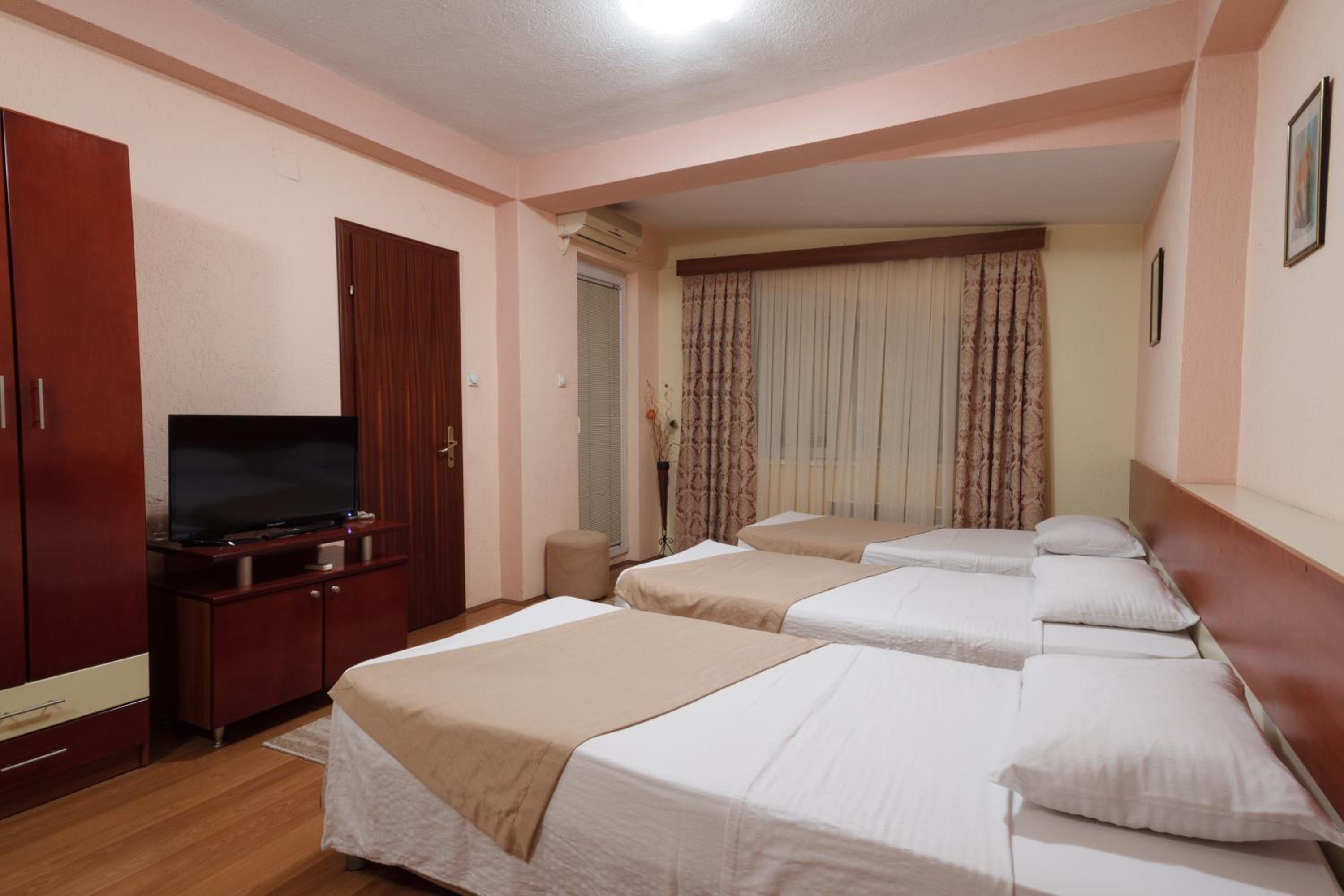 Triple Room - Photo 1