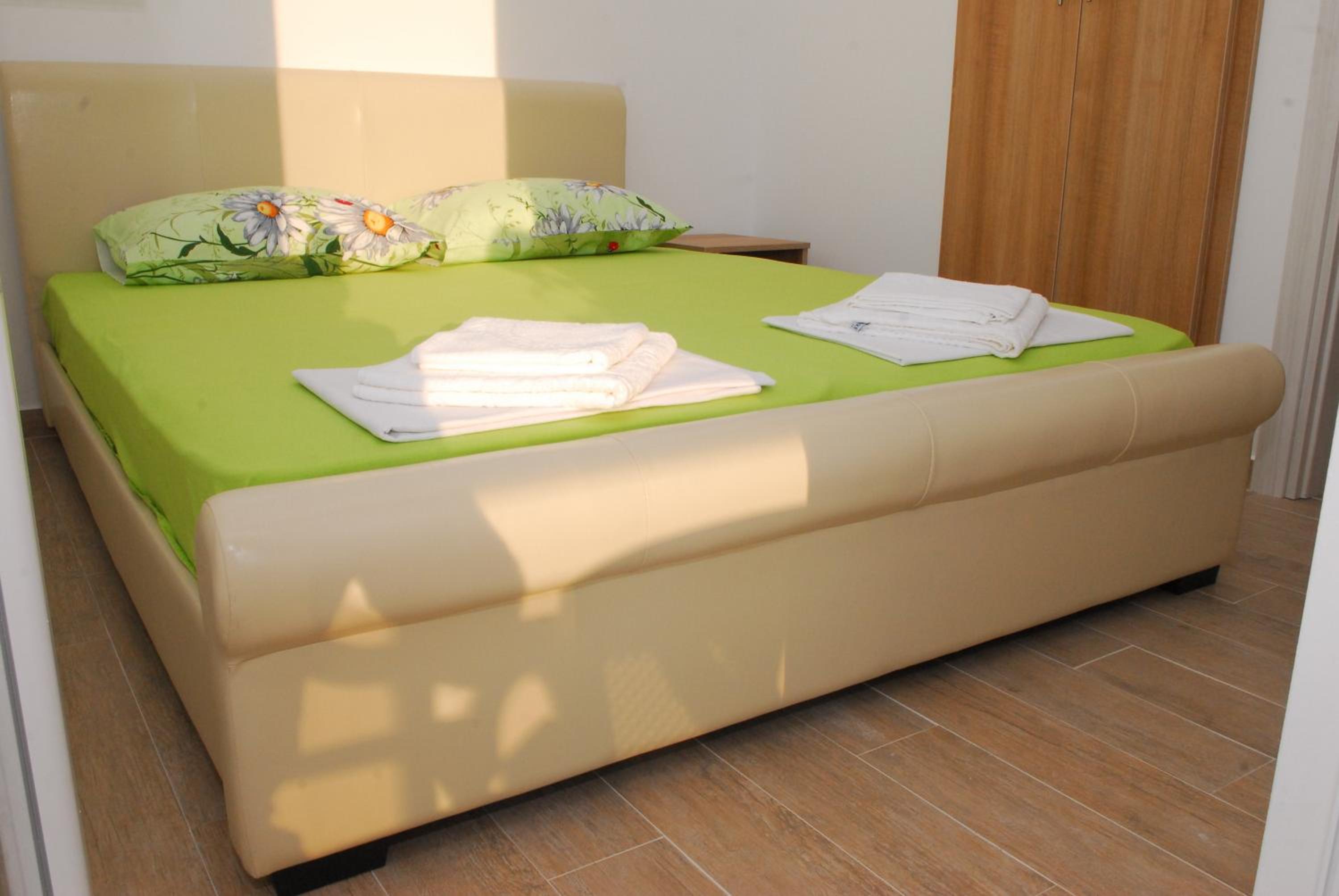 One-Bedroom Apartment with Bay View photo 1