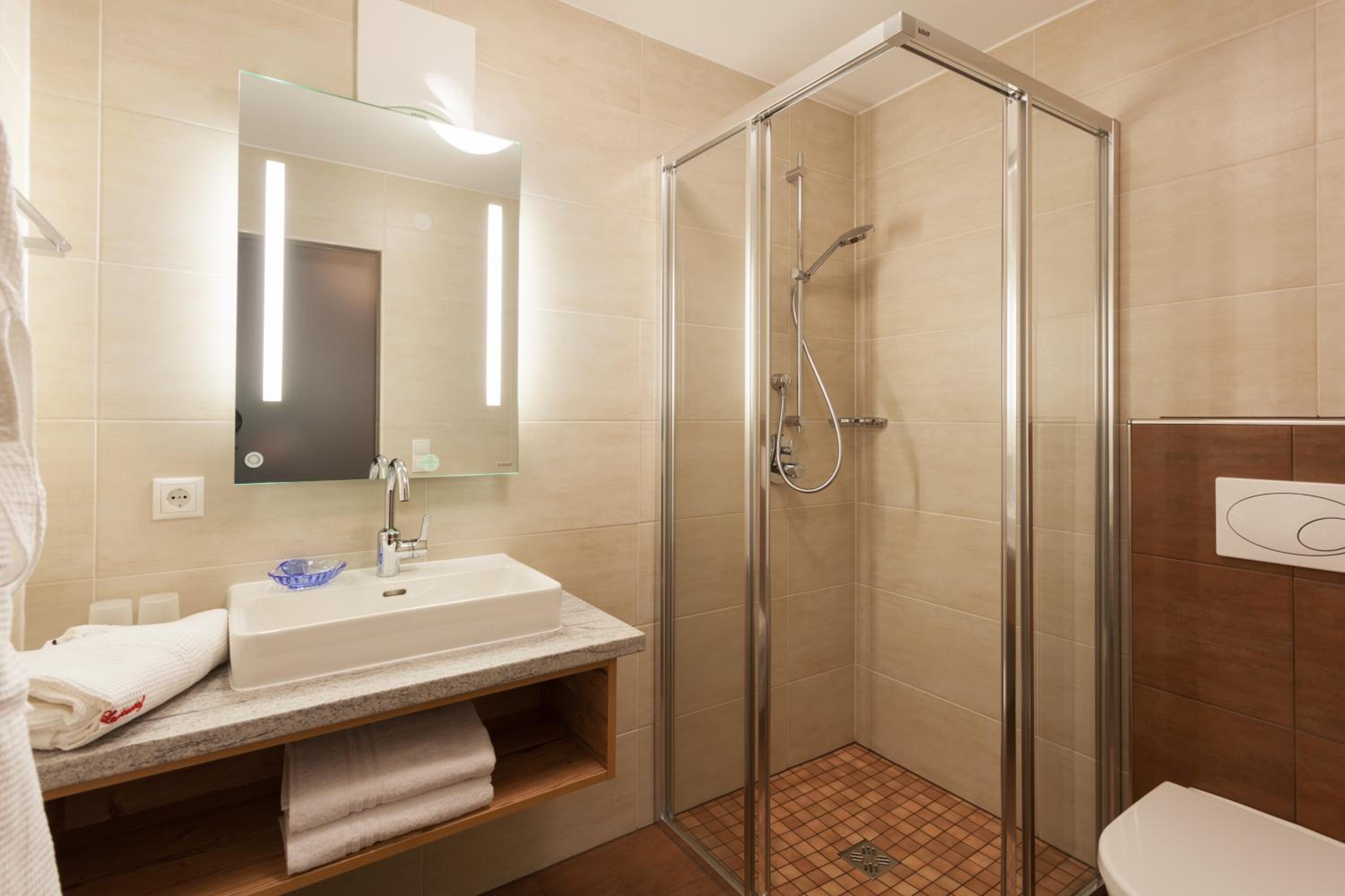 Standard Double Room - Photo 8