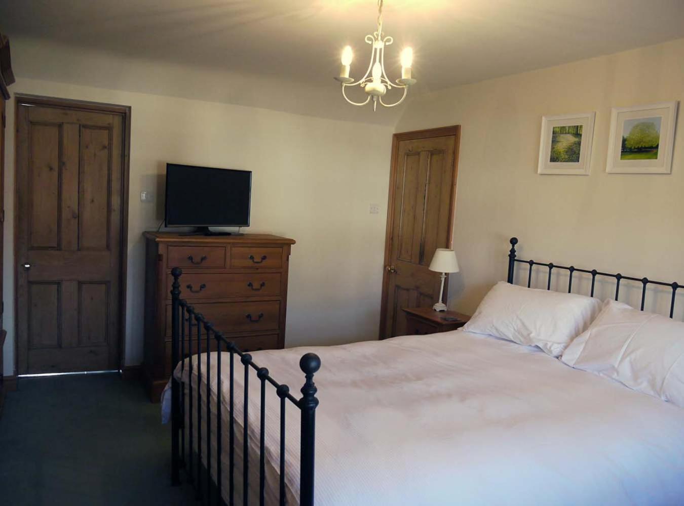 Double Room with Private Bathroom - Photo 2