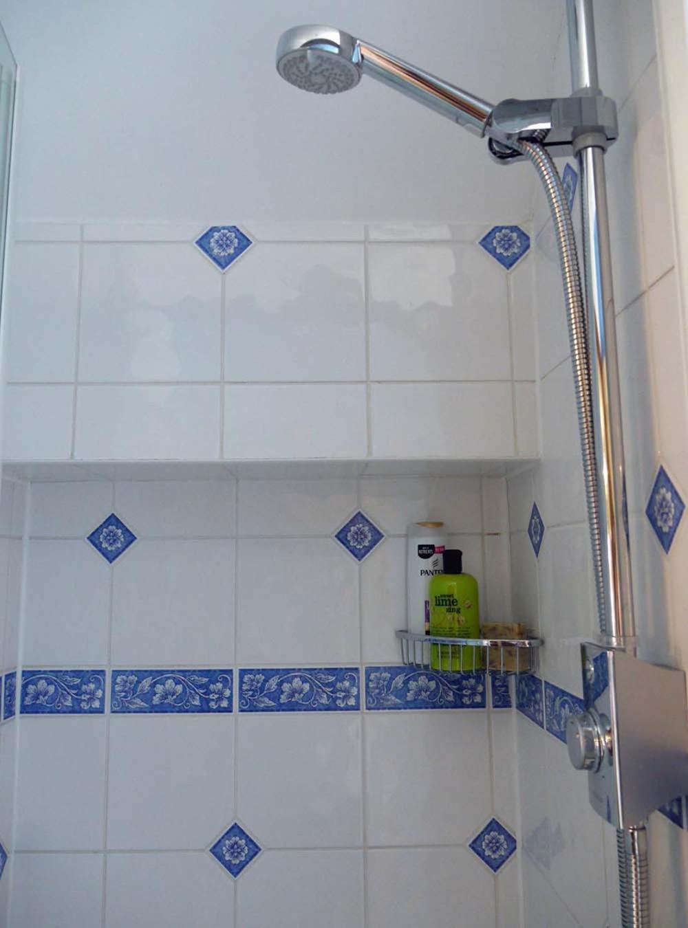 Double Room with Private Bathroom - Photo 6