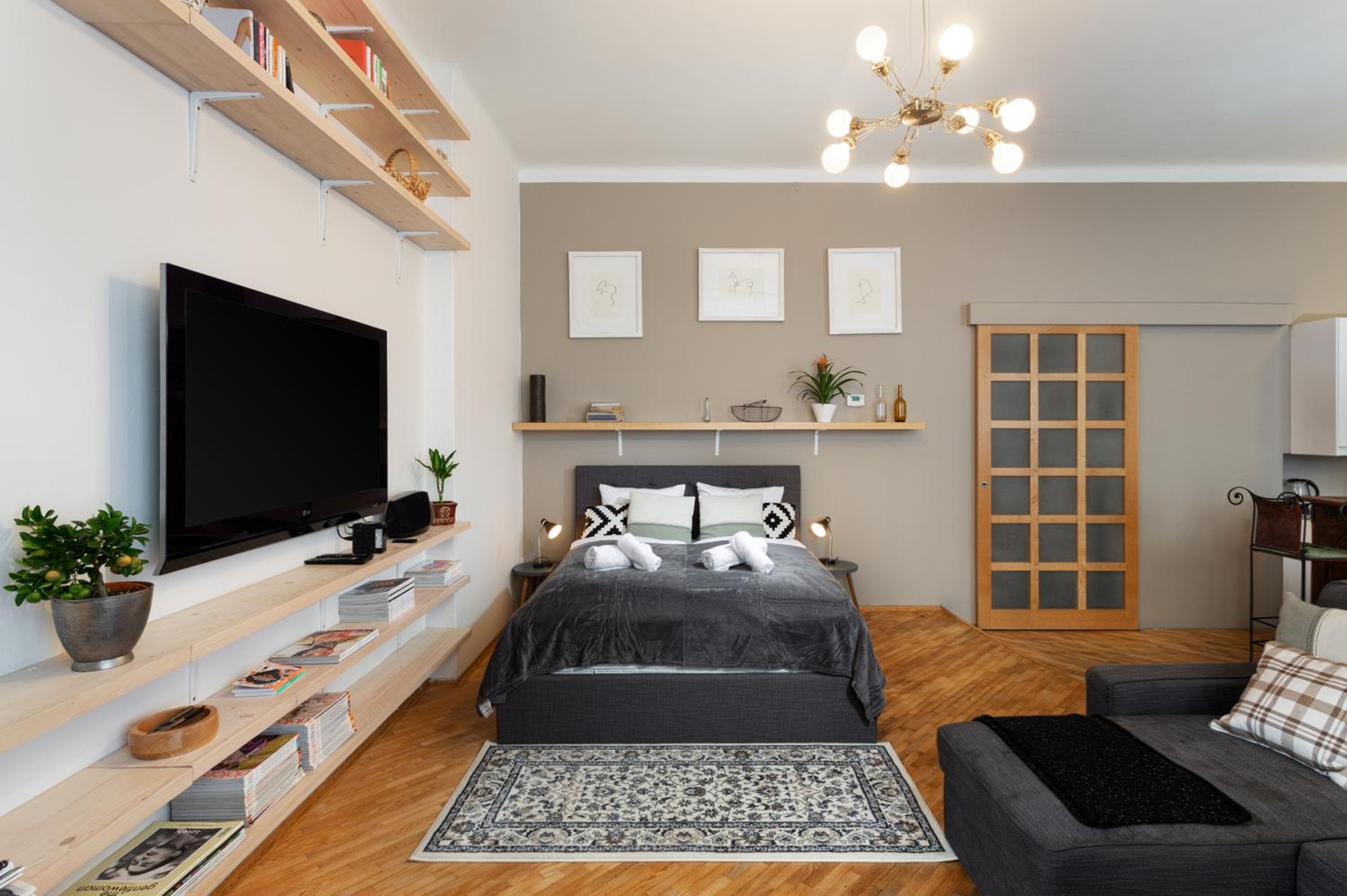 Studio Apartment With King Bed