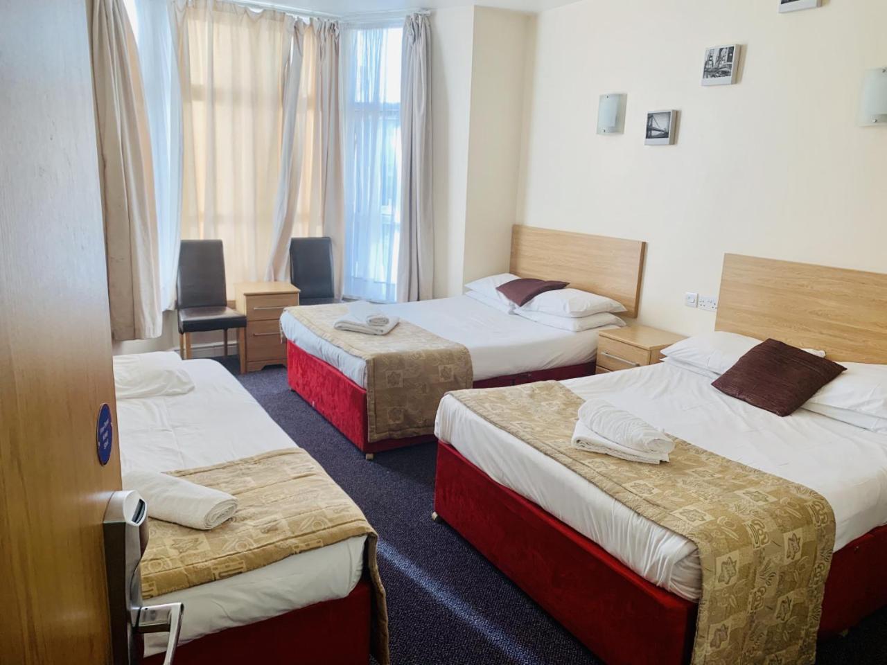 Quadruple Room - Photo 1