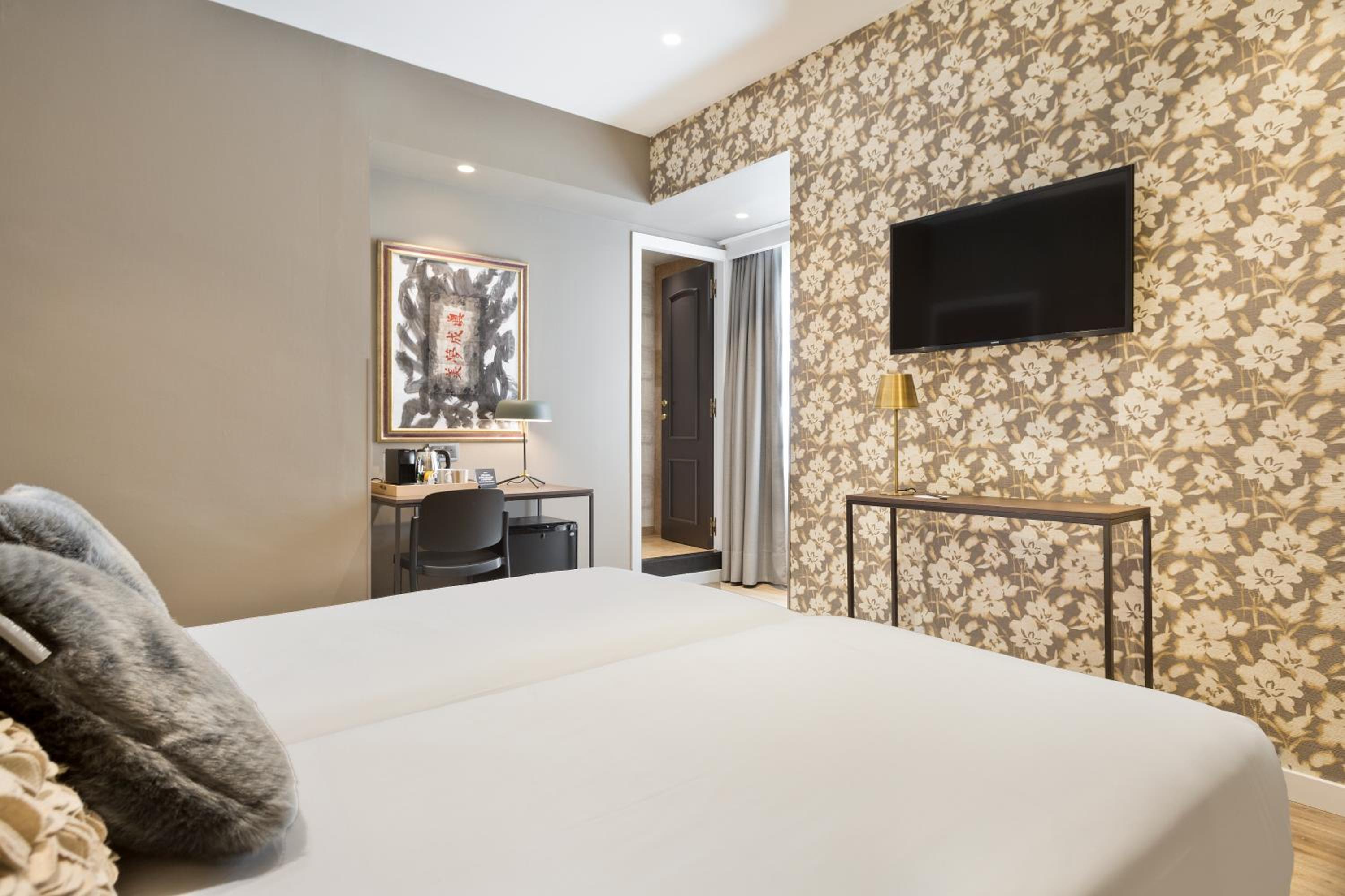 Superior Double or Twin Room photo 3