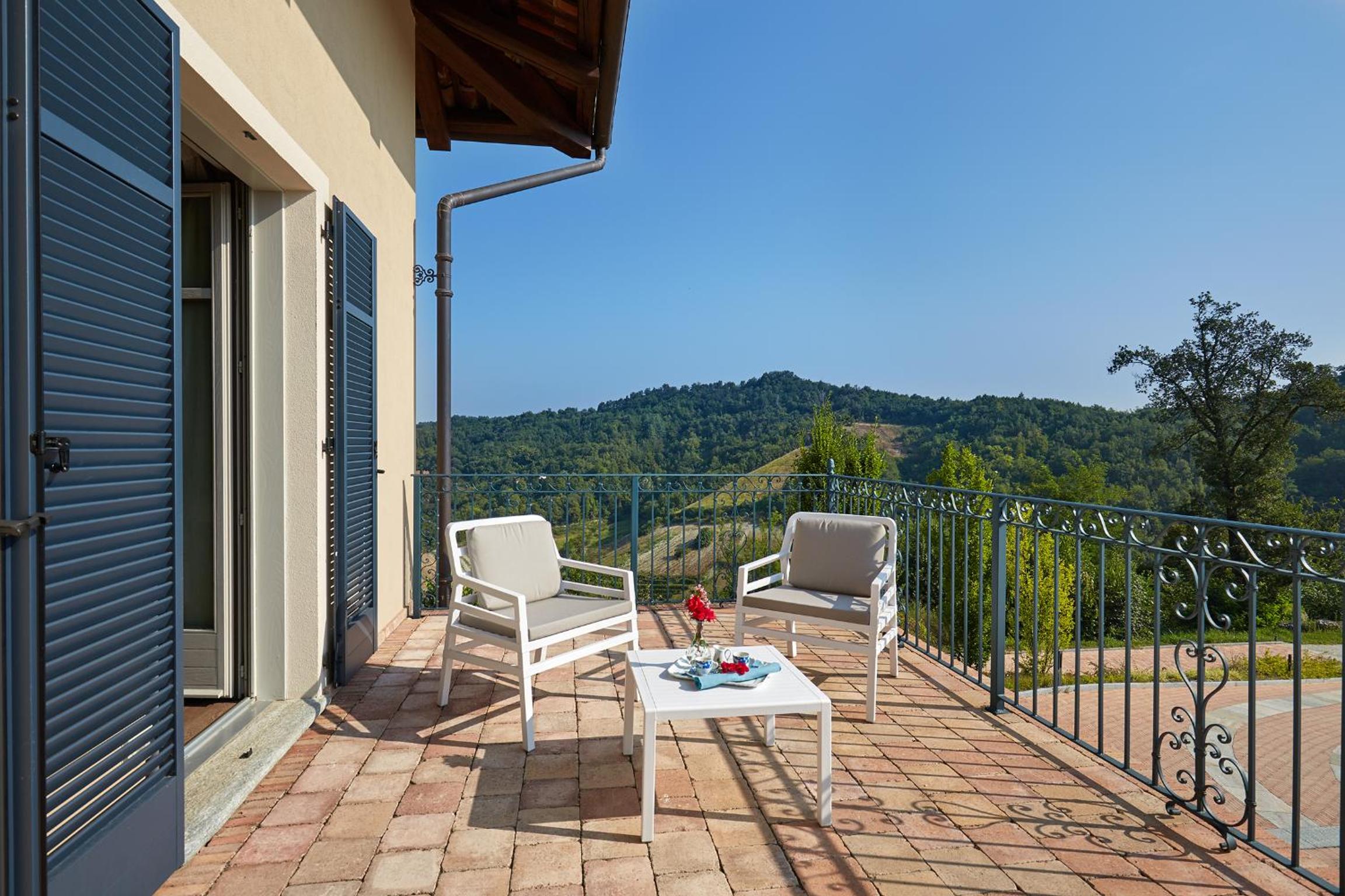 Suite with Pool View photo 3