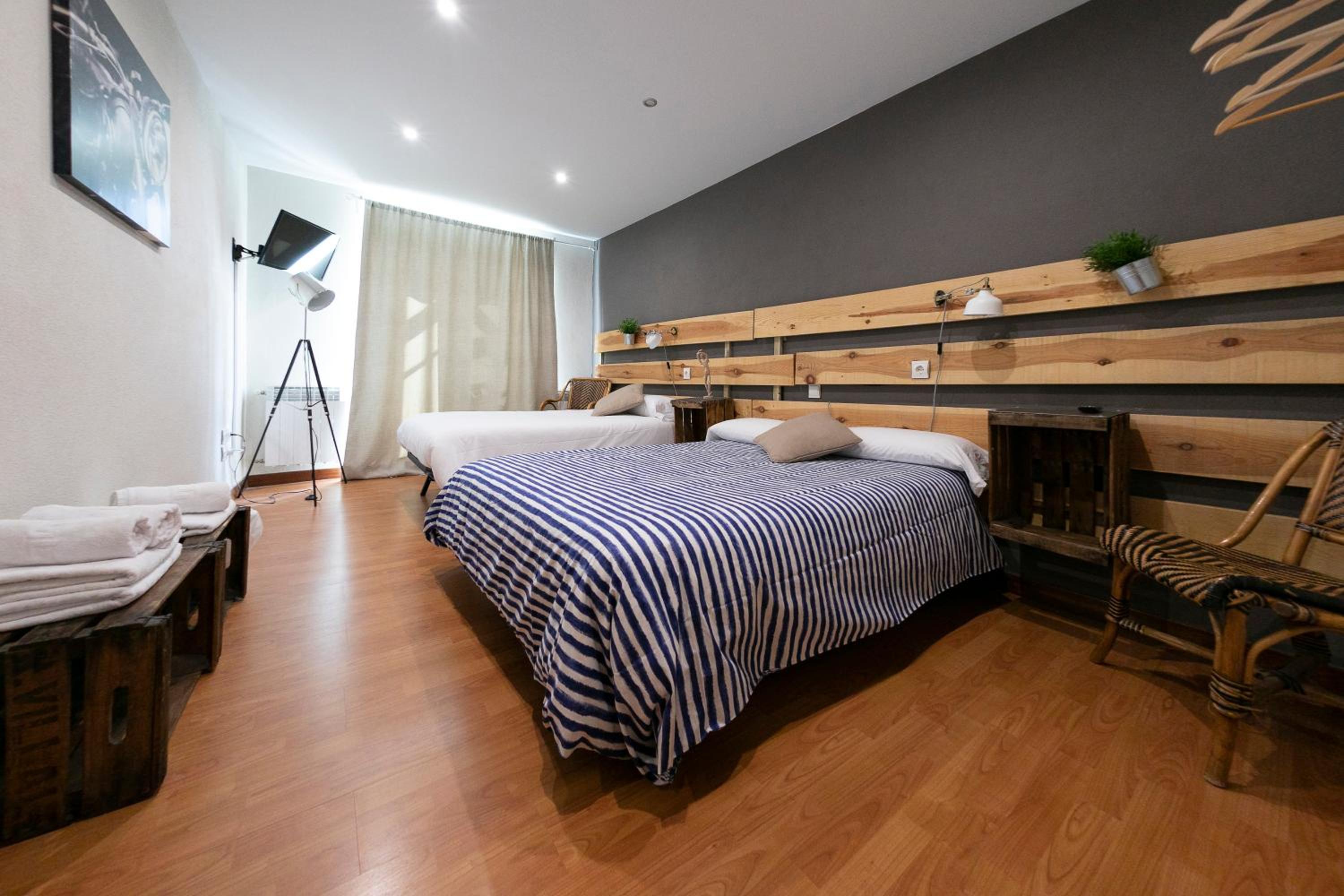 Five-Bedroom House - Photo 31