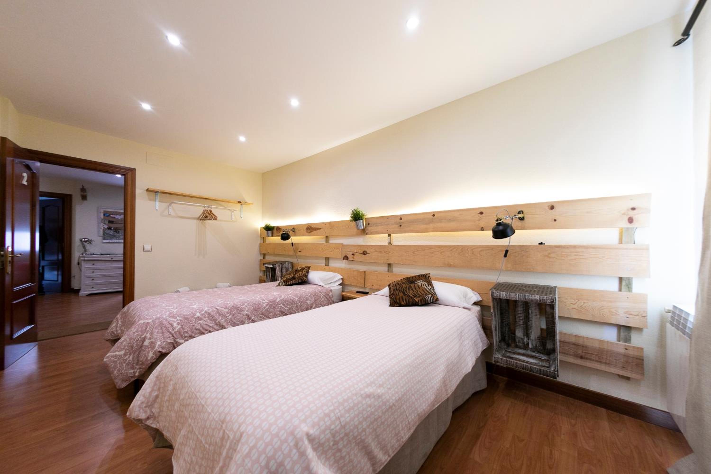 Five-Bedroom House - Photo 34