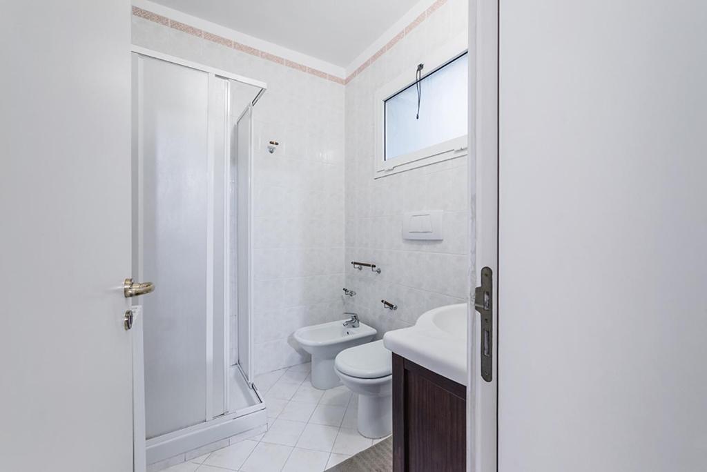 Three-Bedroom Apartment - Photo 28