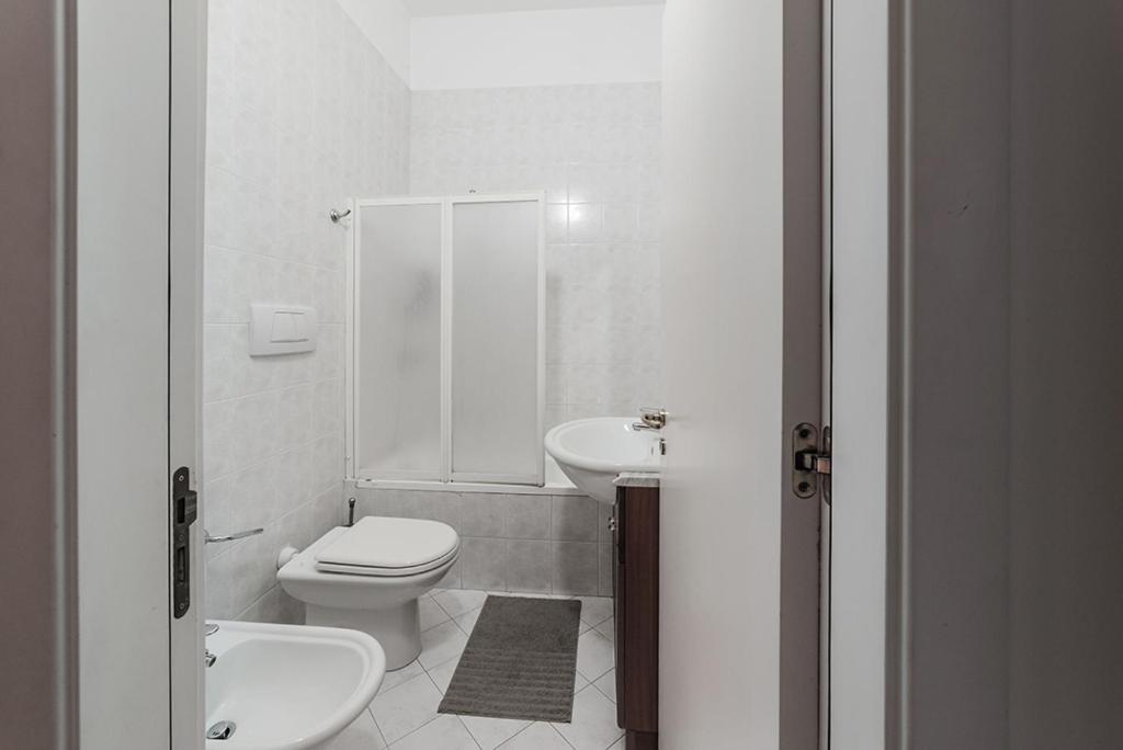Three-Bedroom Apartment - Photo 30