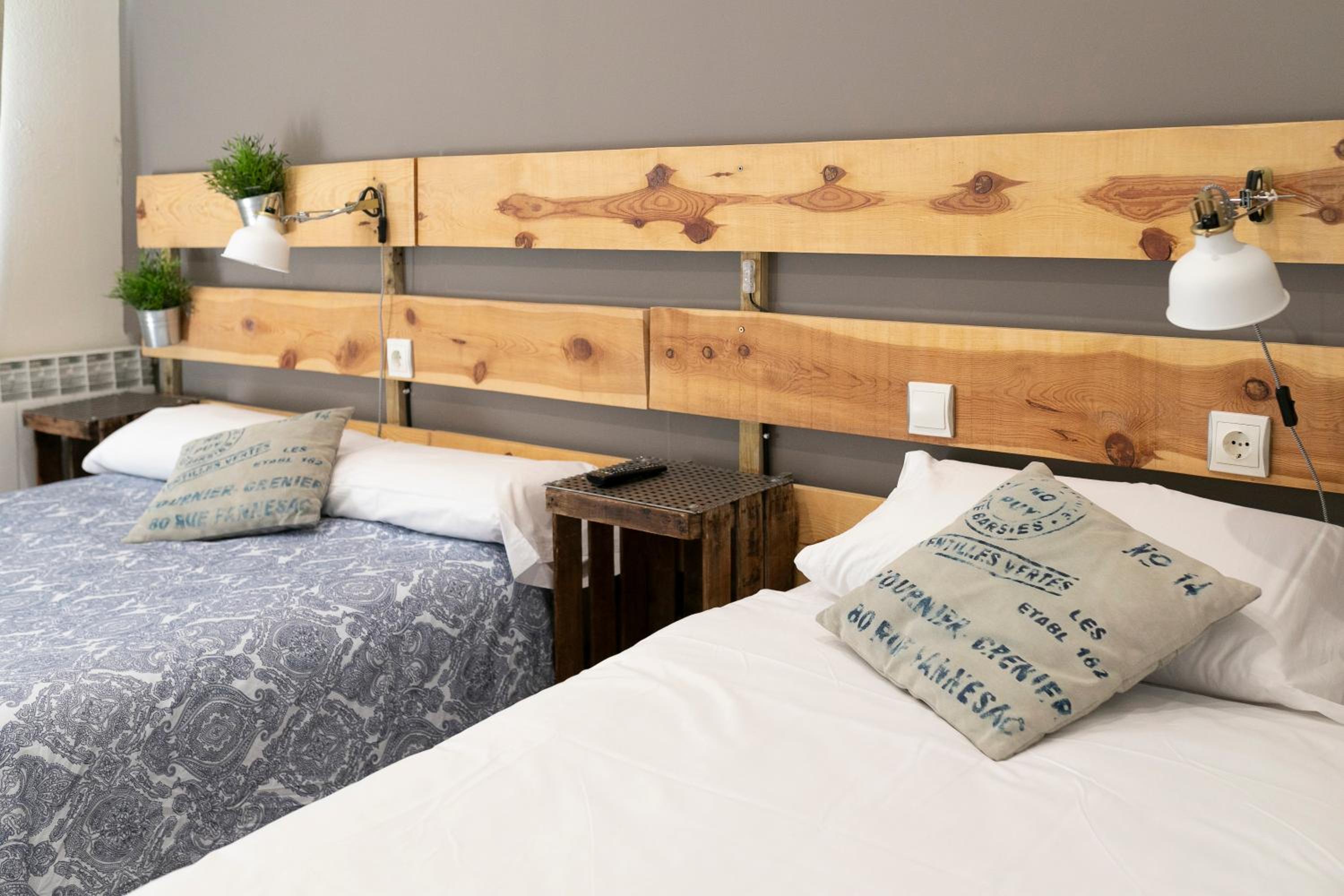 Five-Bedroom House - Photo 3