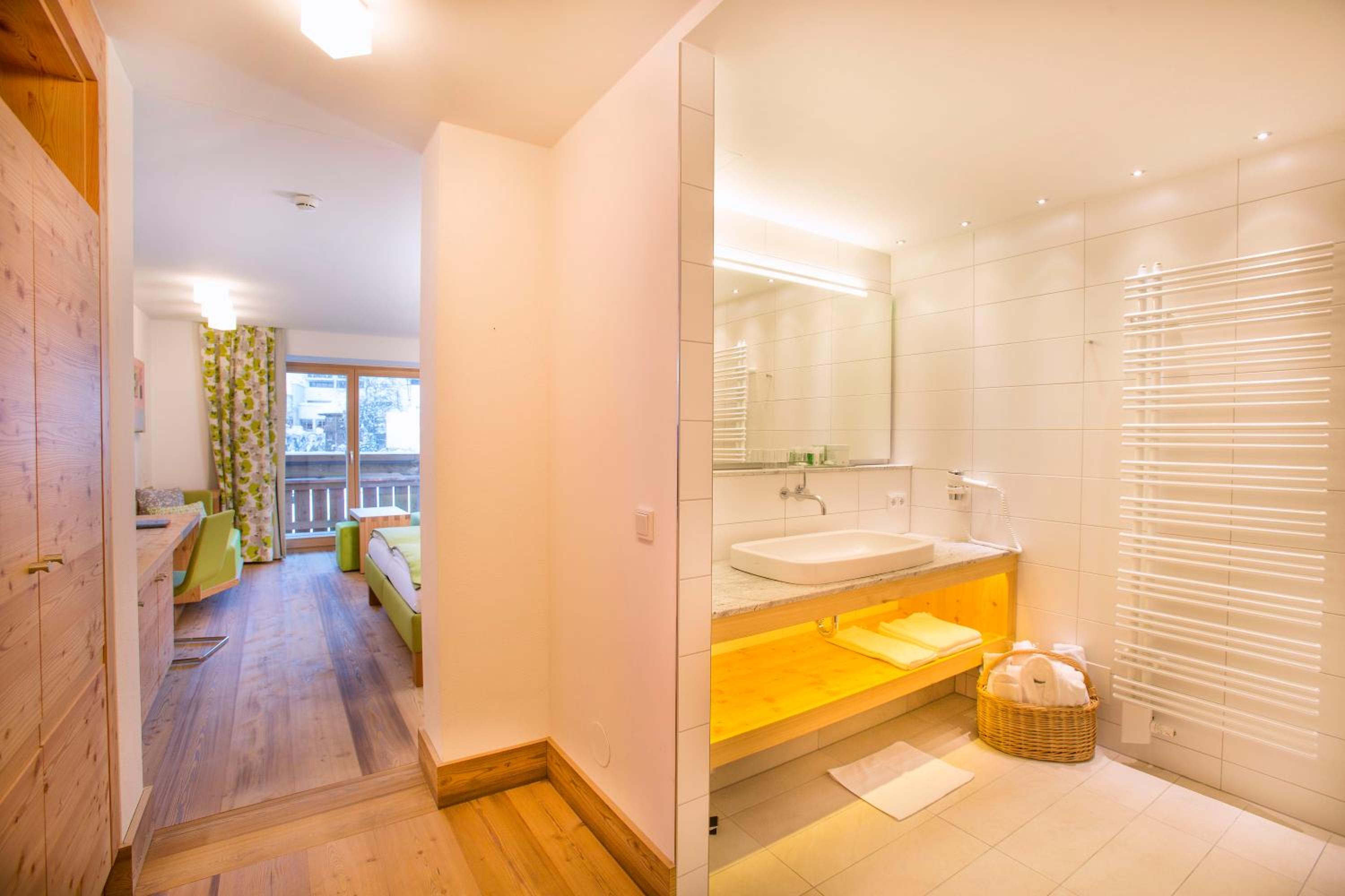 Superior Double Room with Balcony - Photo 3