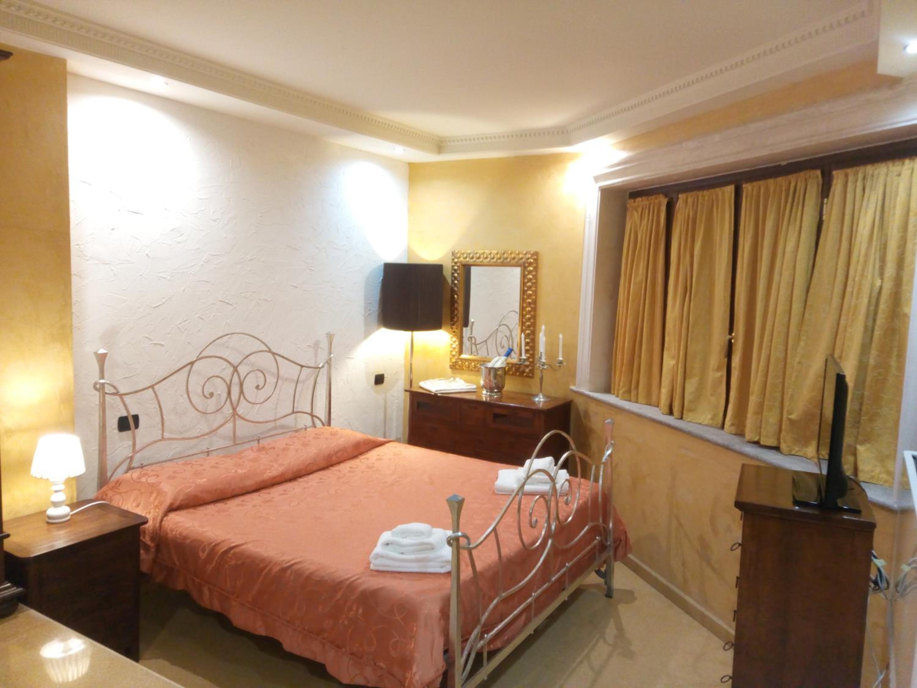 Double Room - Photo 5