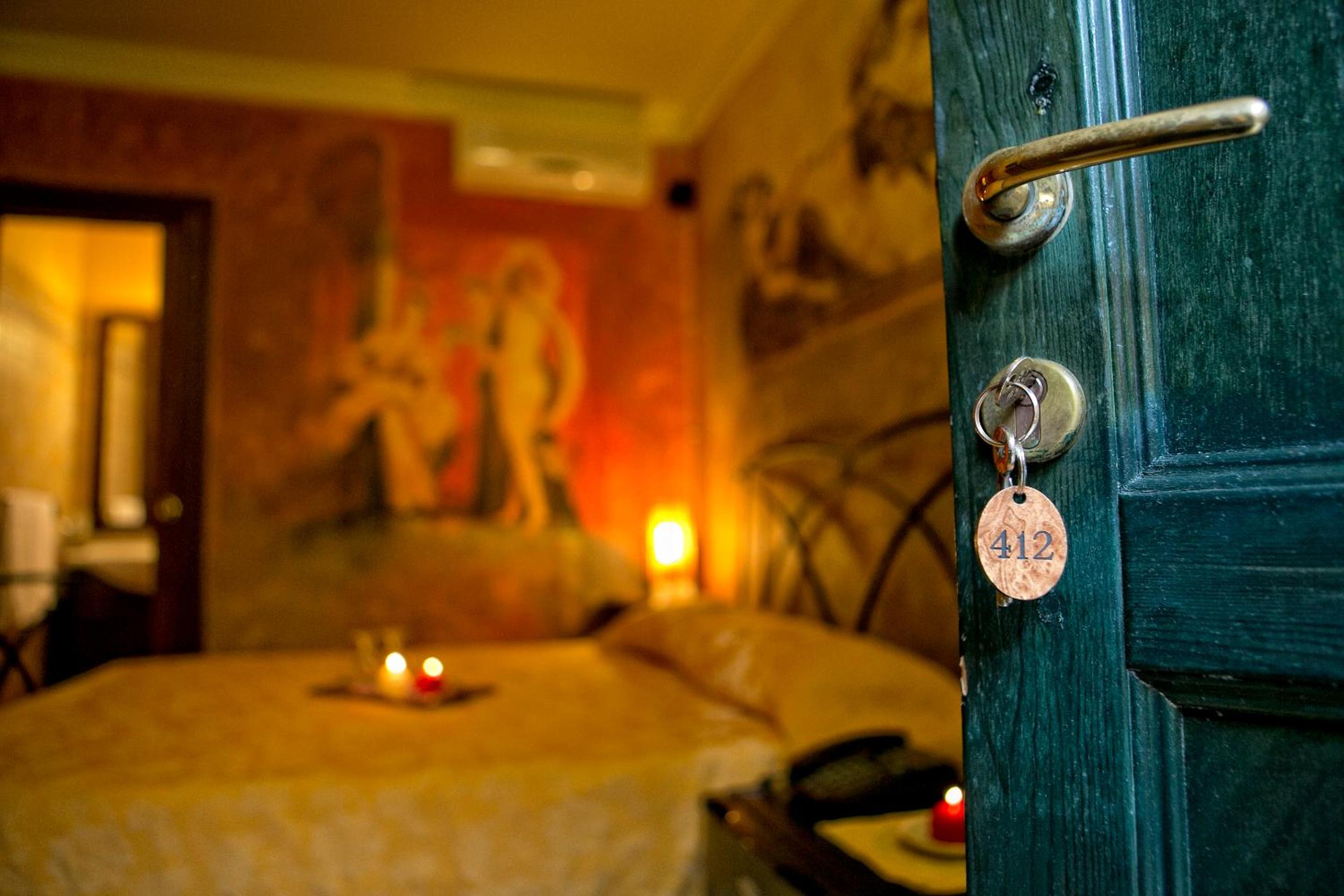 Double Room - Photo 7