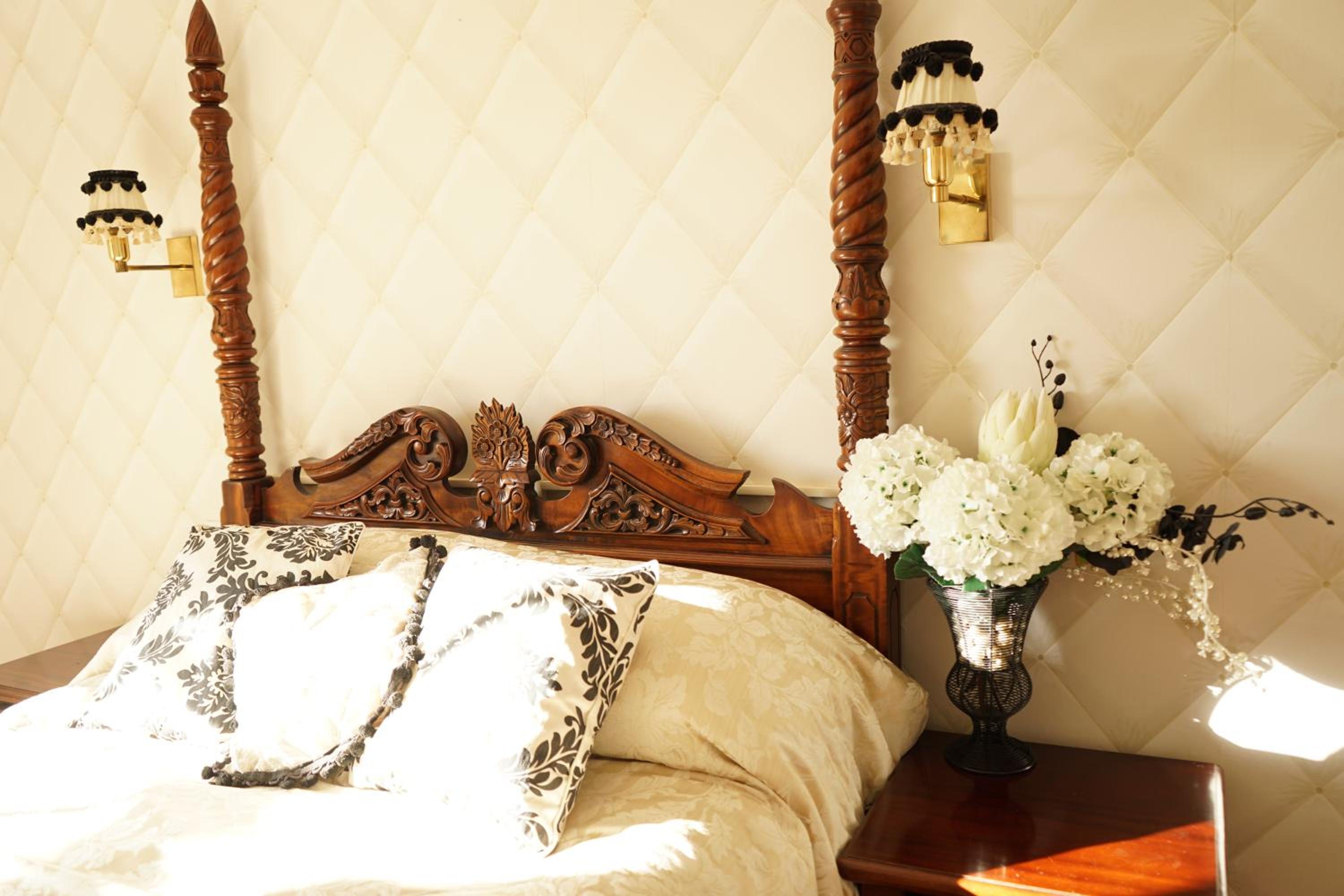 Double Room with Four Poster Bed and SeaView - Photo 4