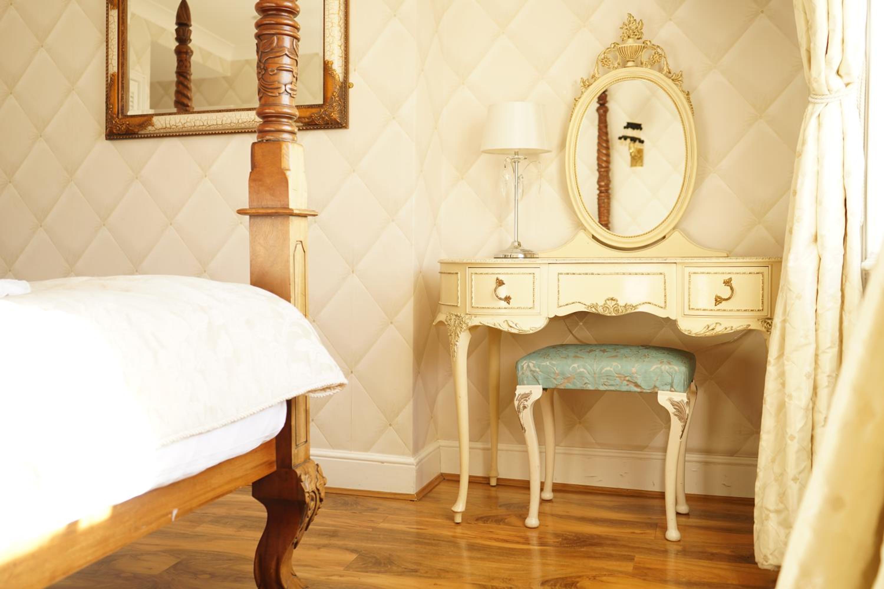 Double Room with Four Poster Bed and SeaView - Photo 6