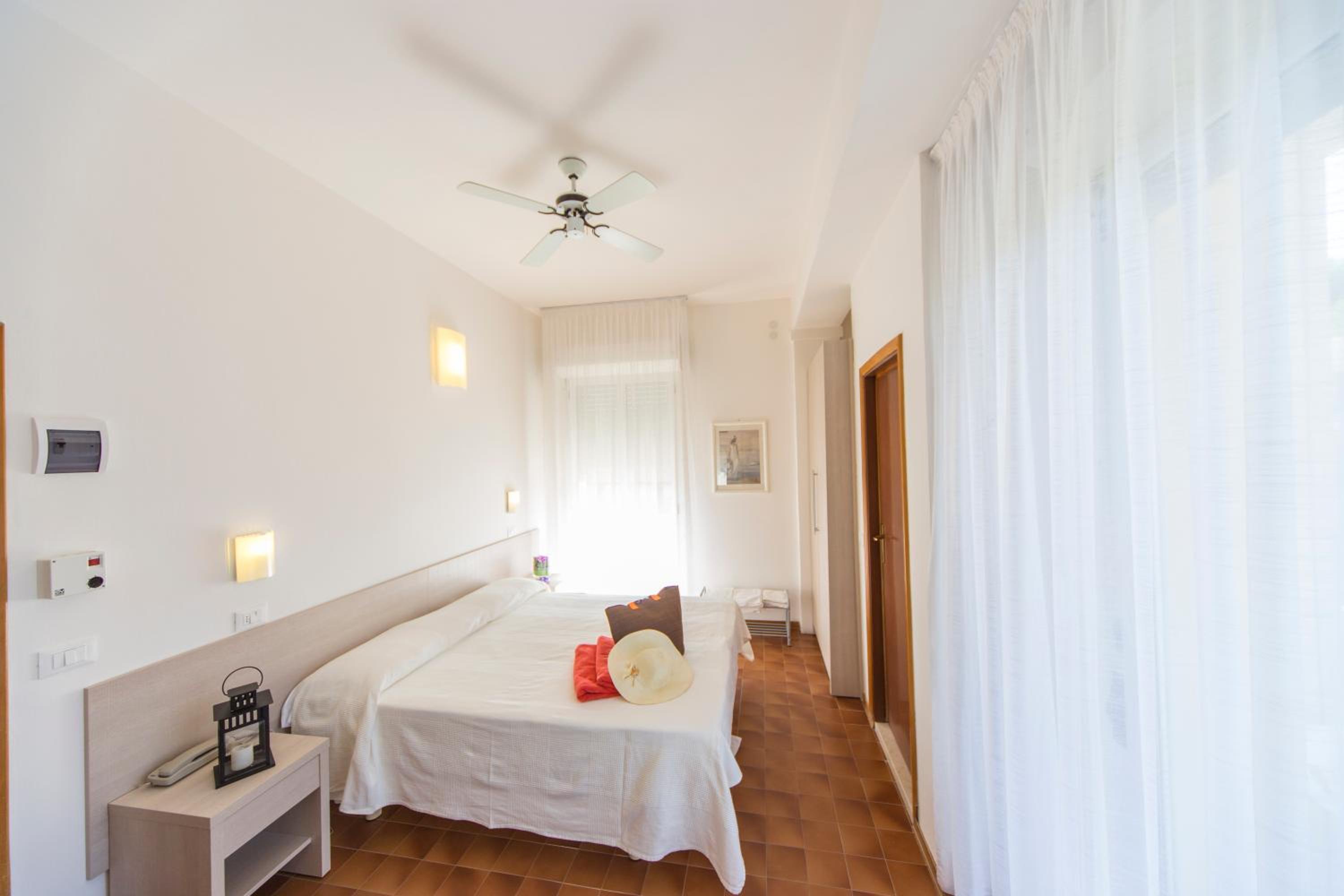 Double Room - Photo 2