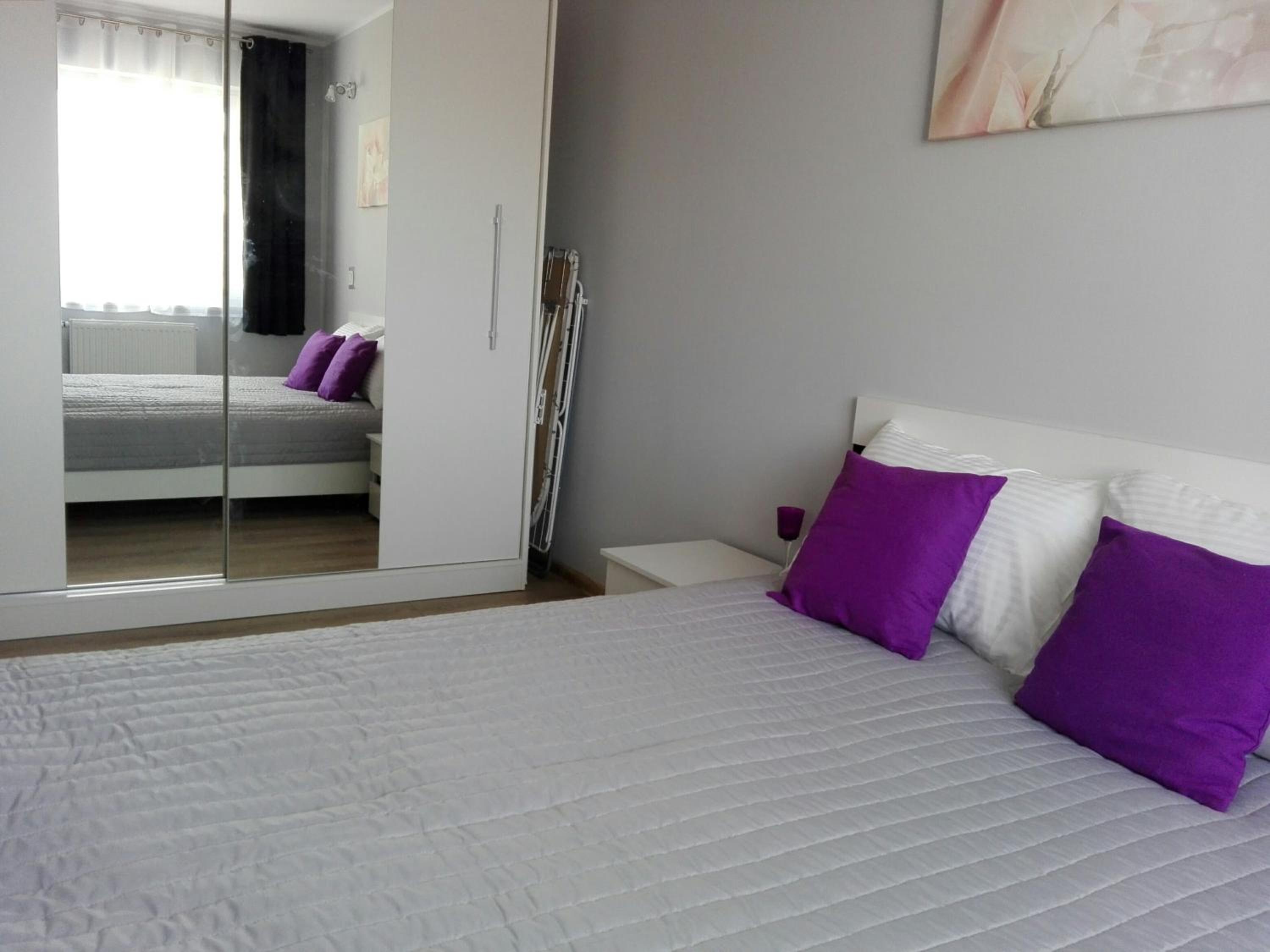 One-Bedroom Apartment - Photo 2