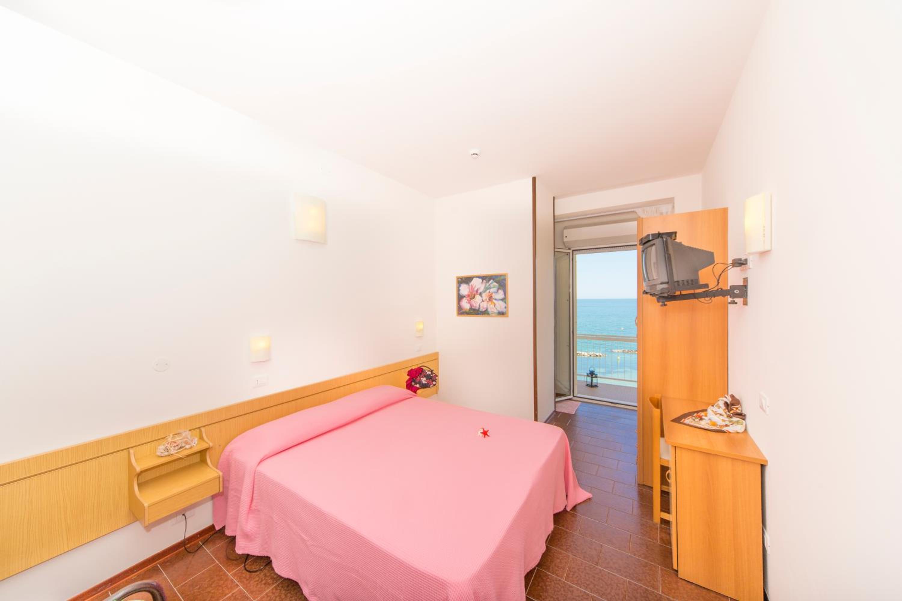 Double Room with Sea View - Photo 5