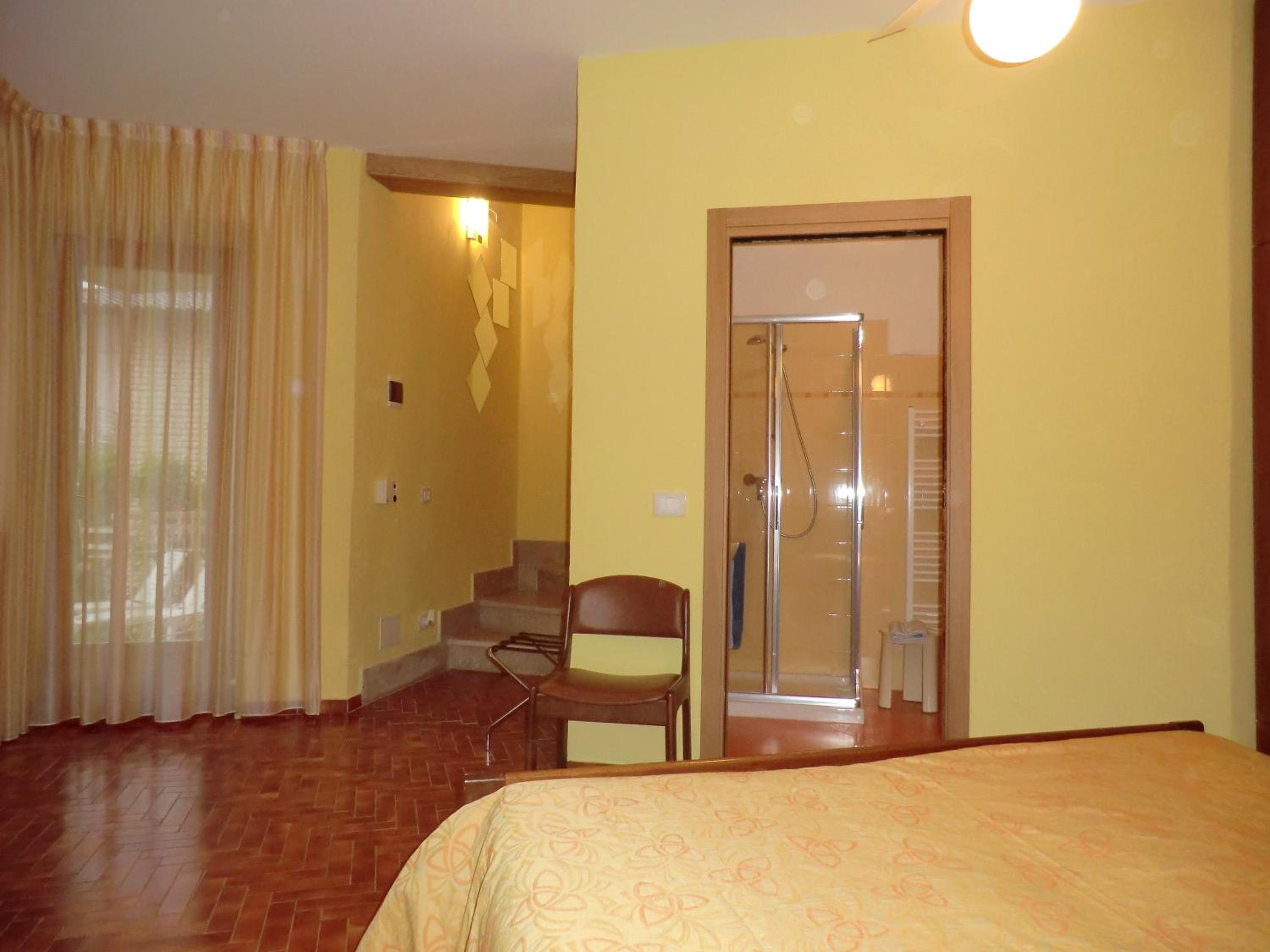Double Room - Photo 23