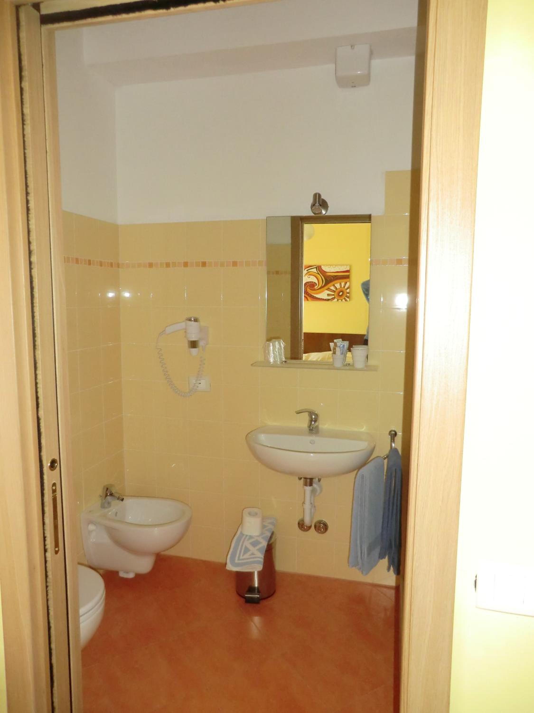 Double Room - Photo 22