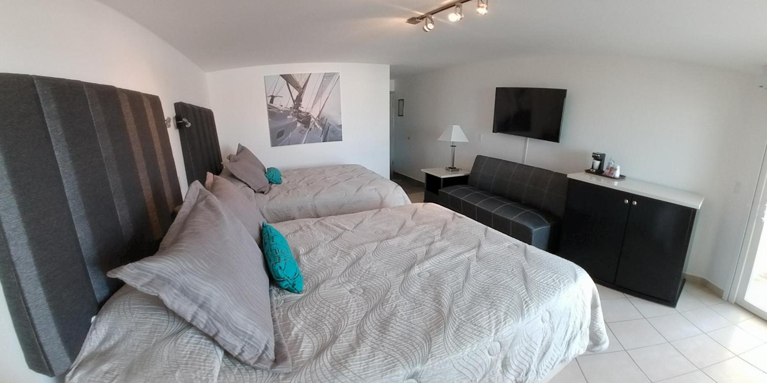 Deluxe Double Room with Two Double Beds - Photo 2