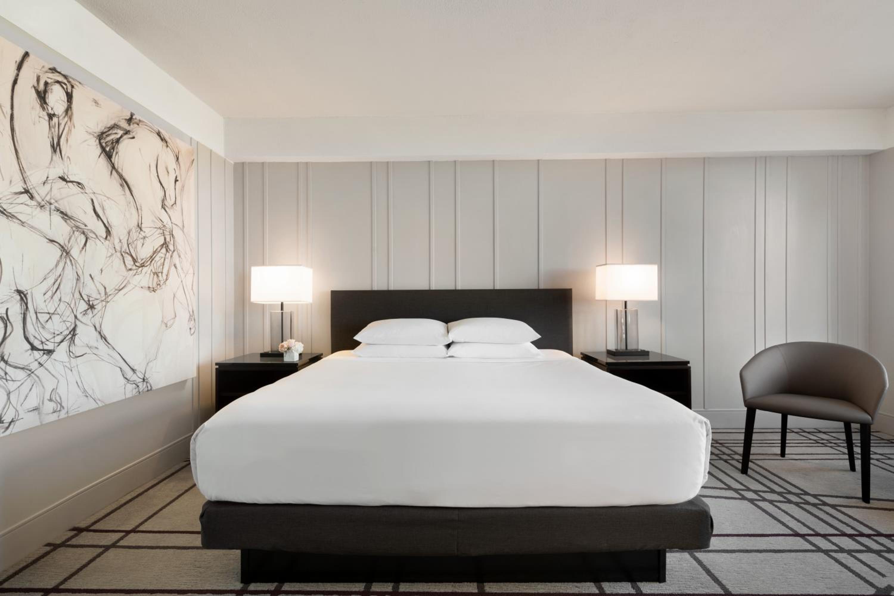 Deluxe King Room - Photo 2