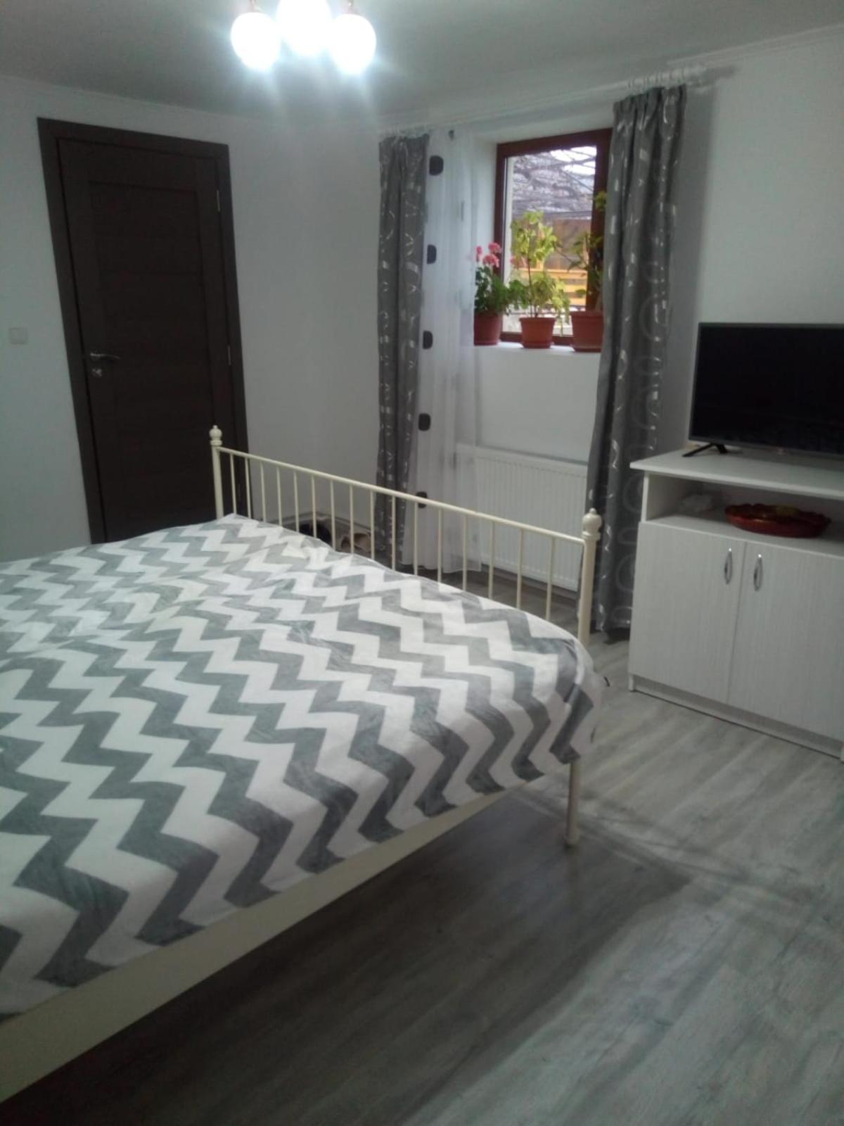 Double Room with Private Bathroom - Photo 11