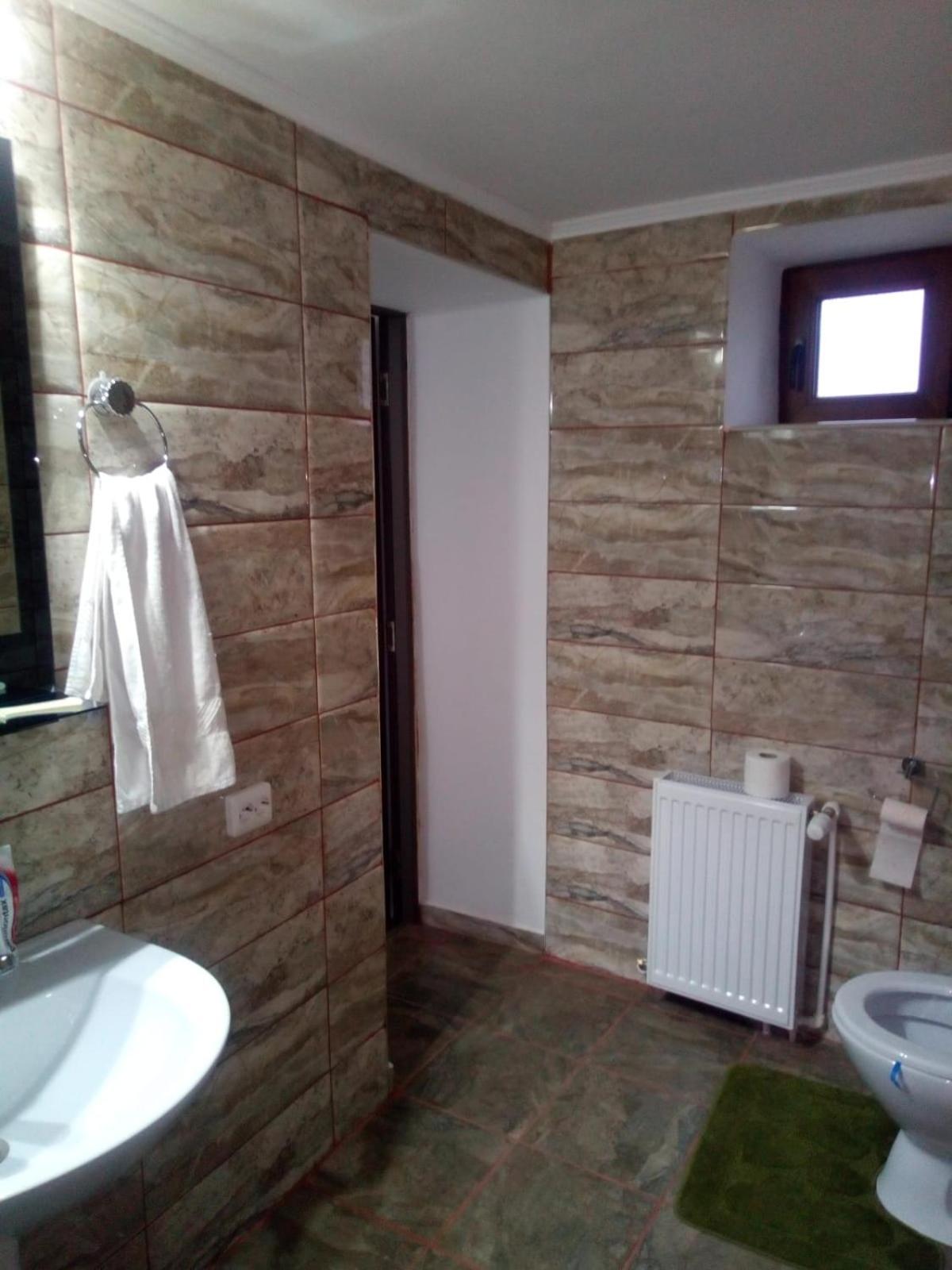 Double Room with Private Bathroom - Photo 12