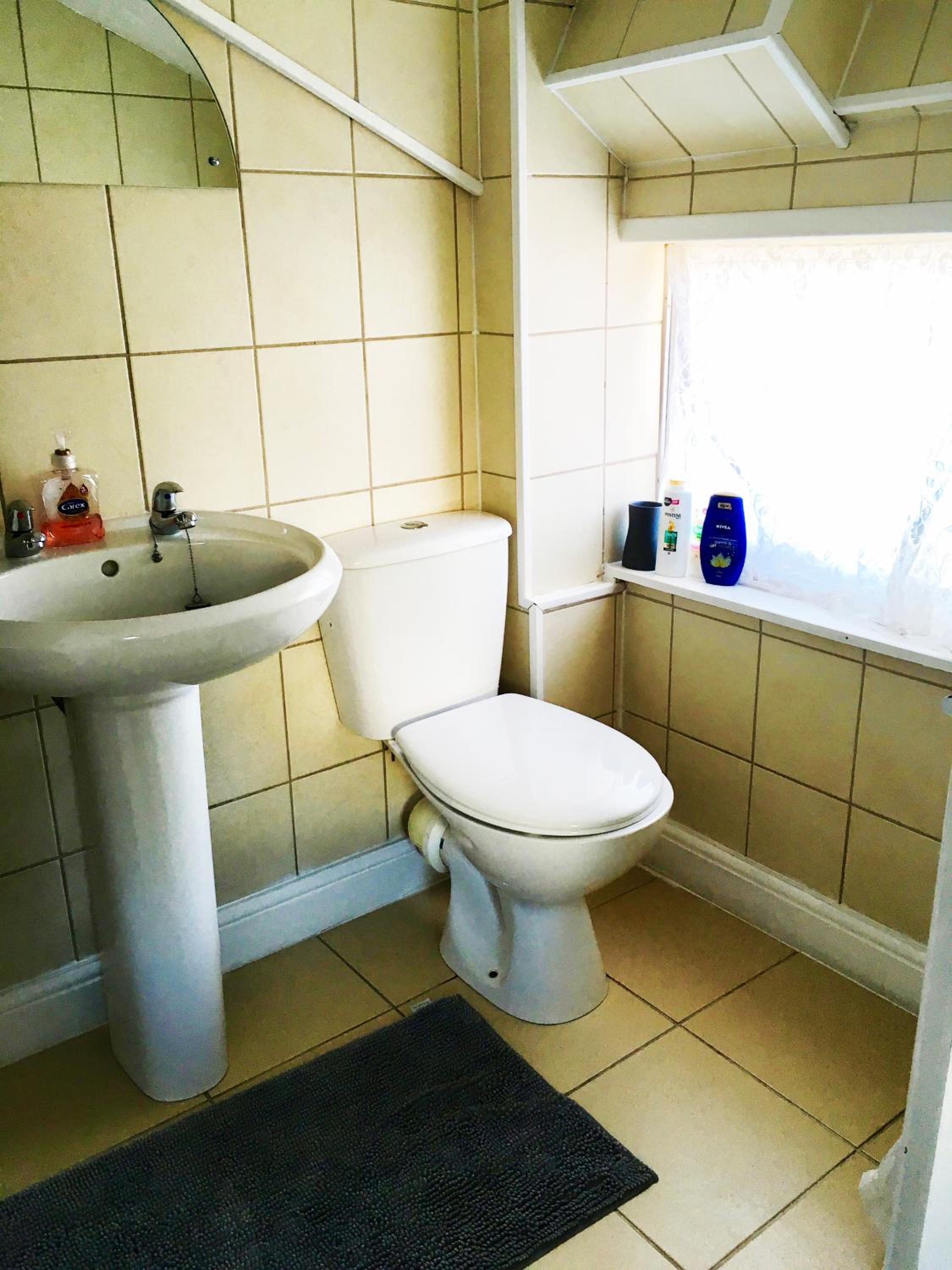 Small Double Room - Photo 7