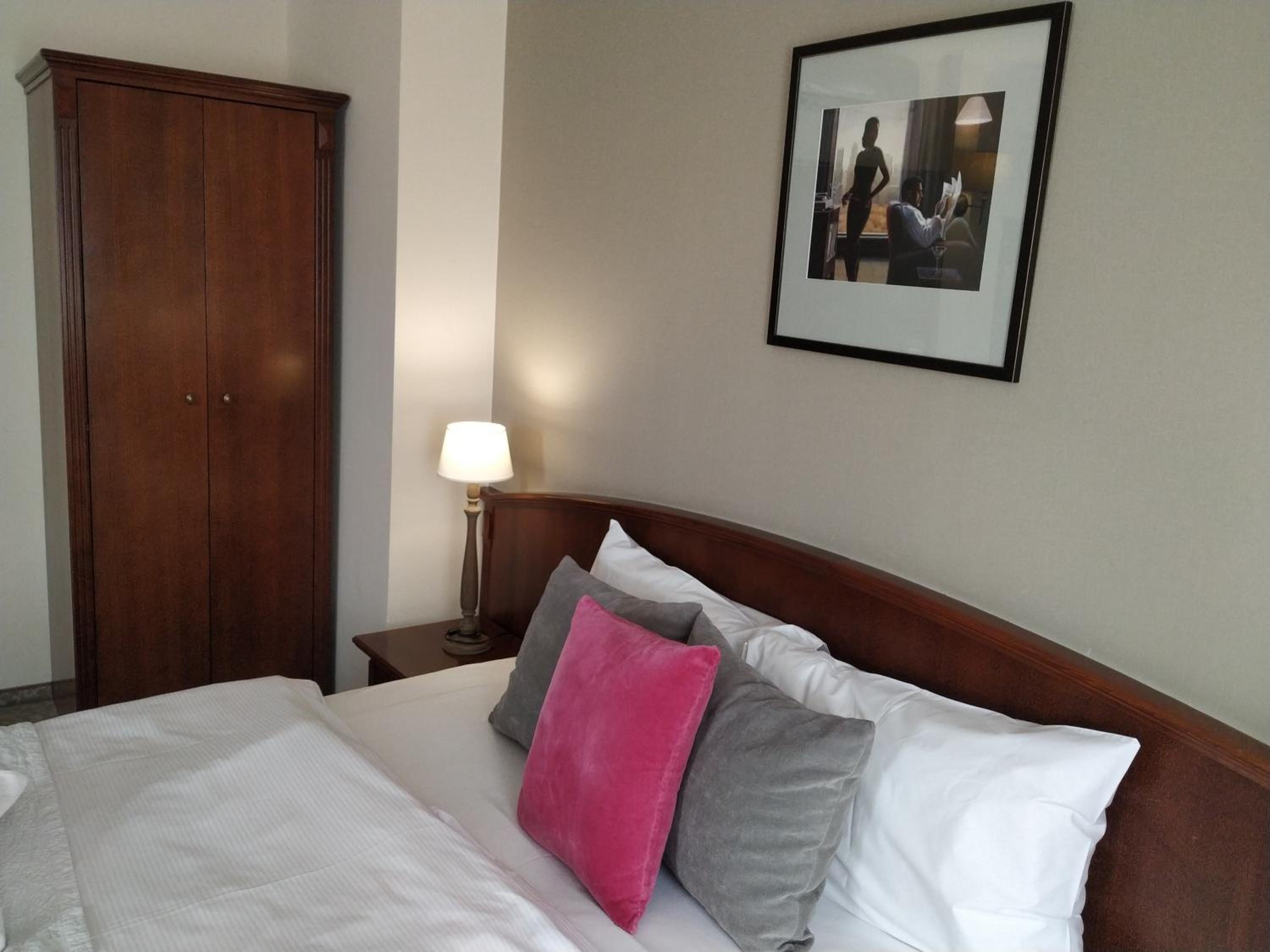 Deluxe Double or Twin Room - Photo 6