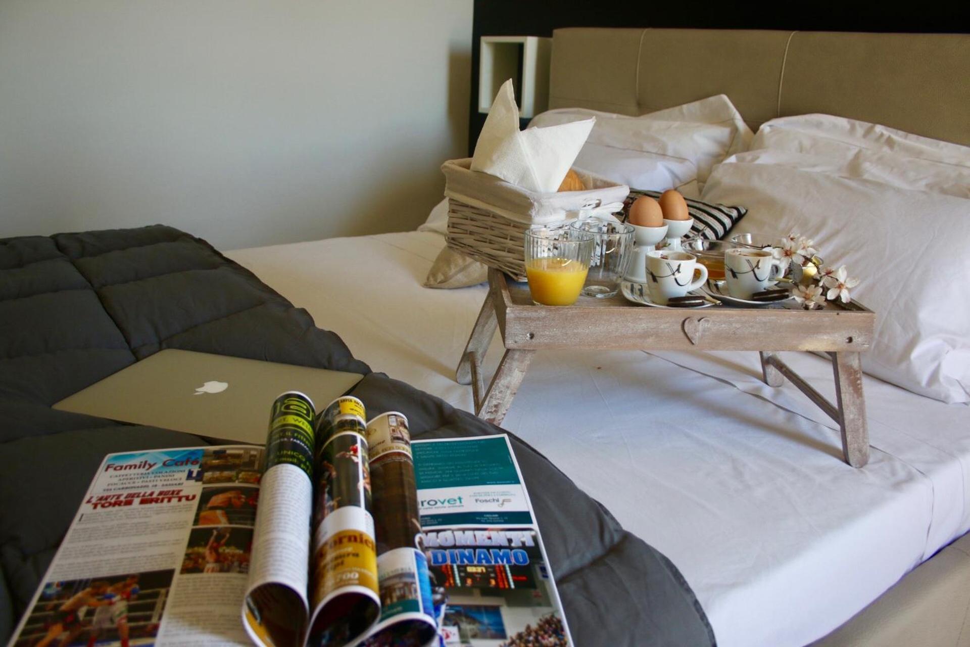 Deluxe King Room - Photo 2