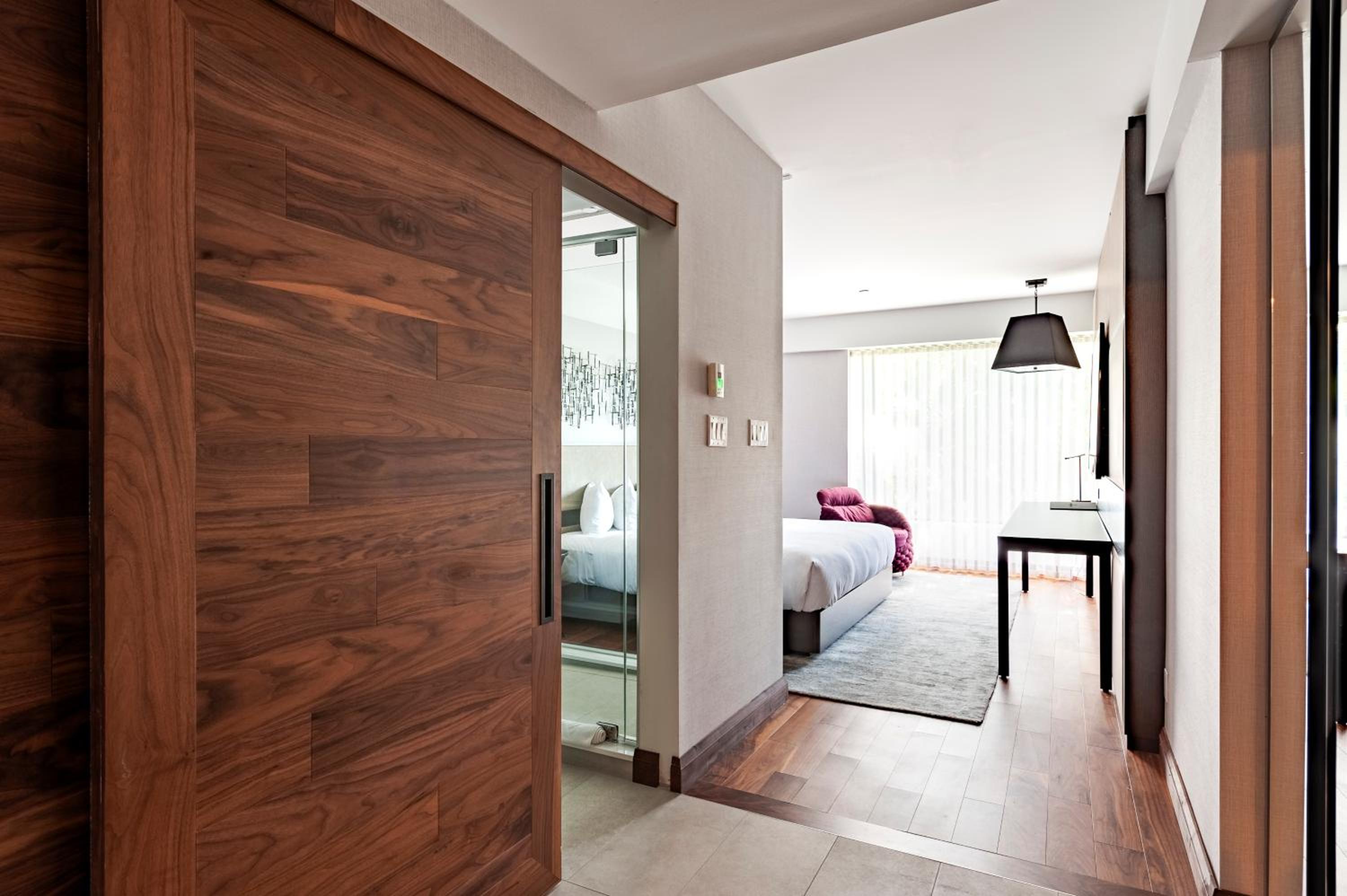 Bi-level Presidential Suite