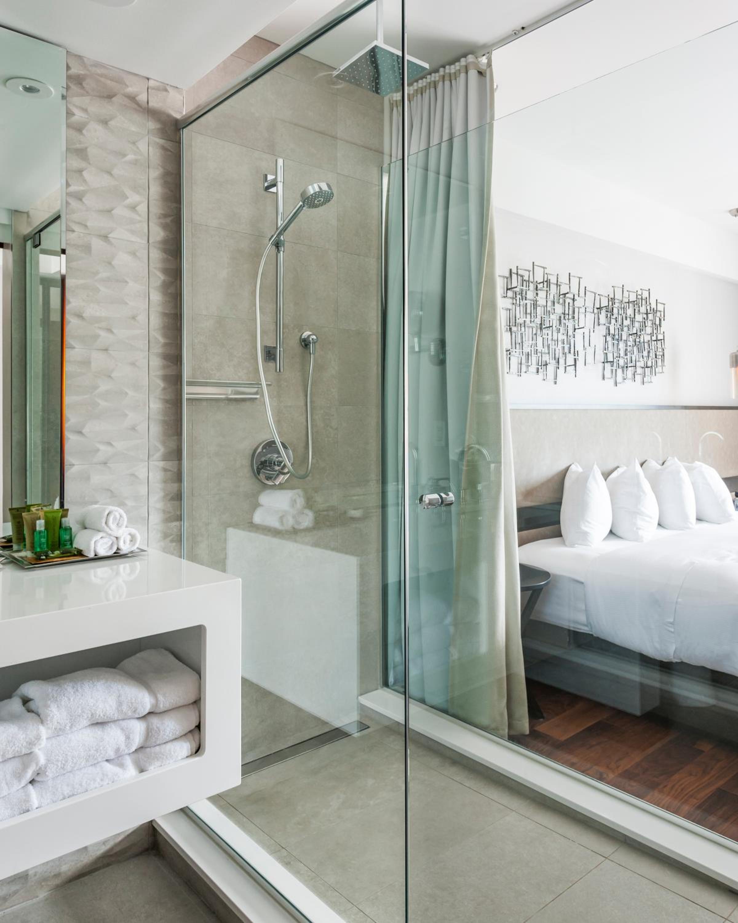 Bi-level Presidential Suite thumbnail 6