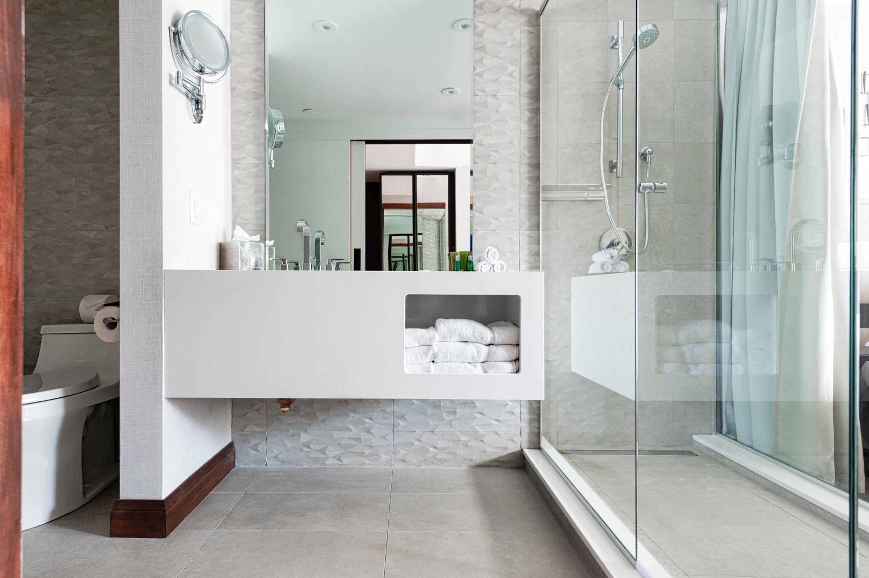 Bi-level Presidential Suite