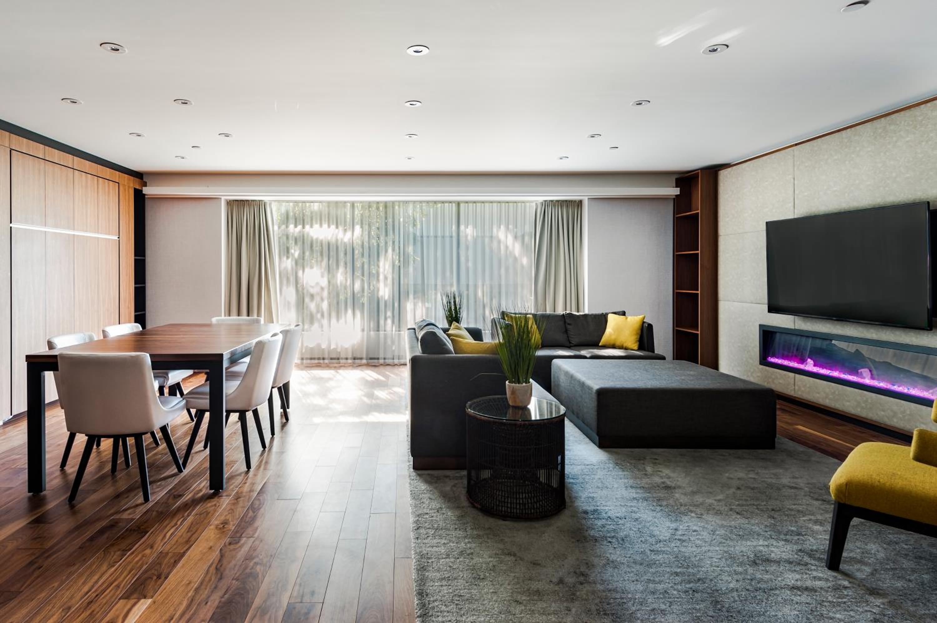Bi-level Presidential Suite