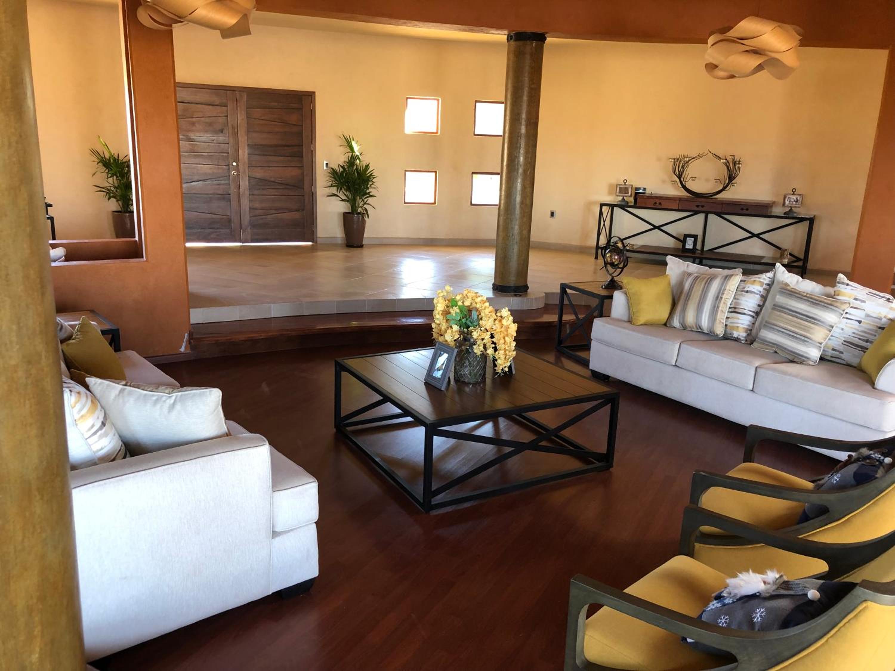 Seven-Bedroom House - Photo 45