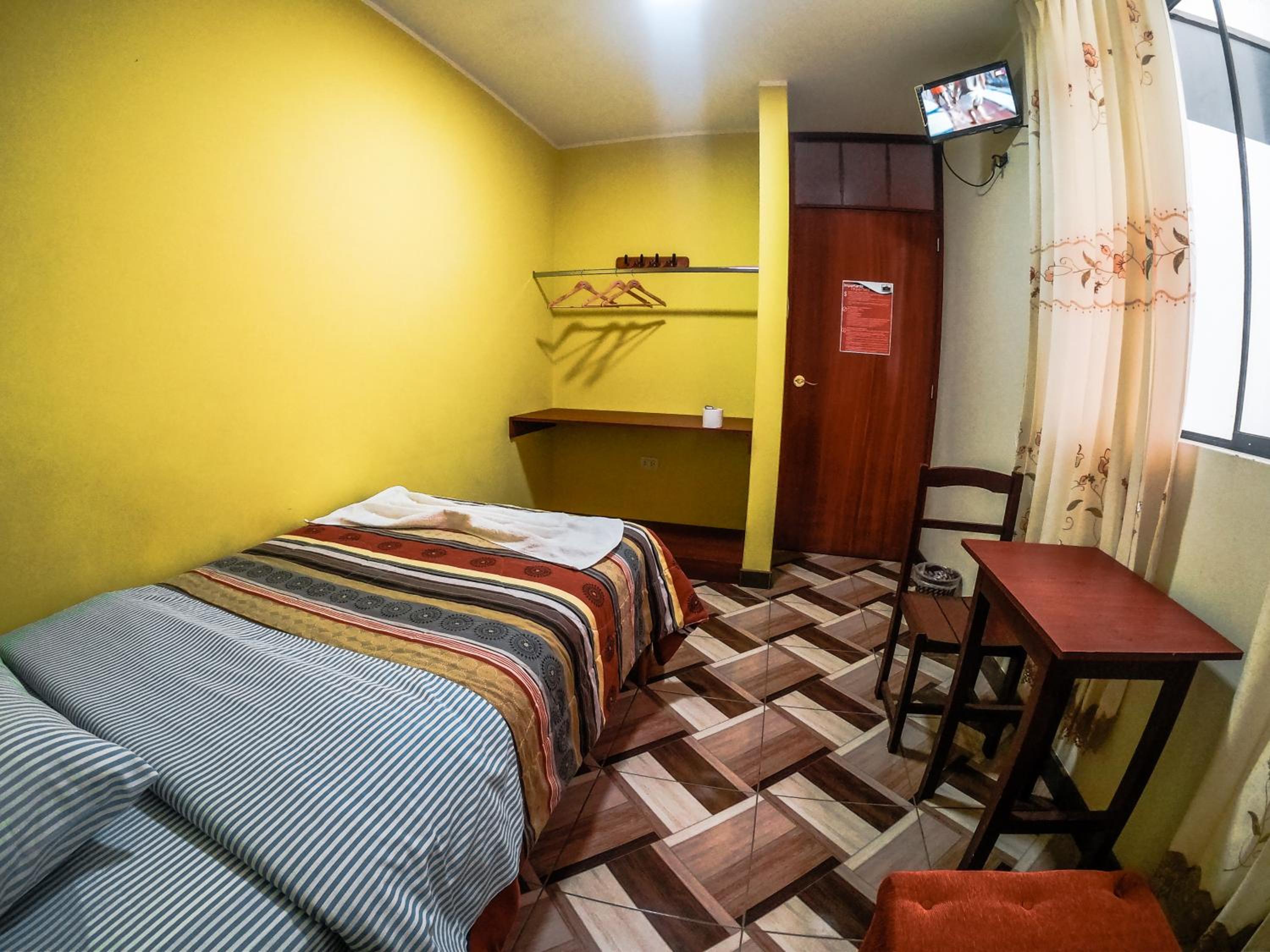 Economy Single Room with Shared Bathroom photo 1