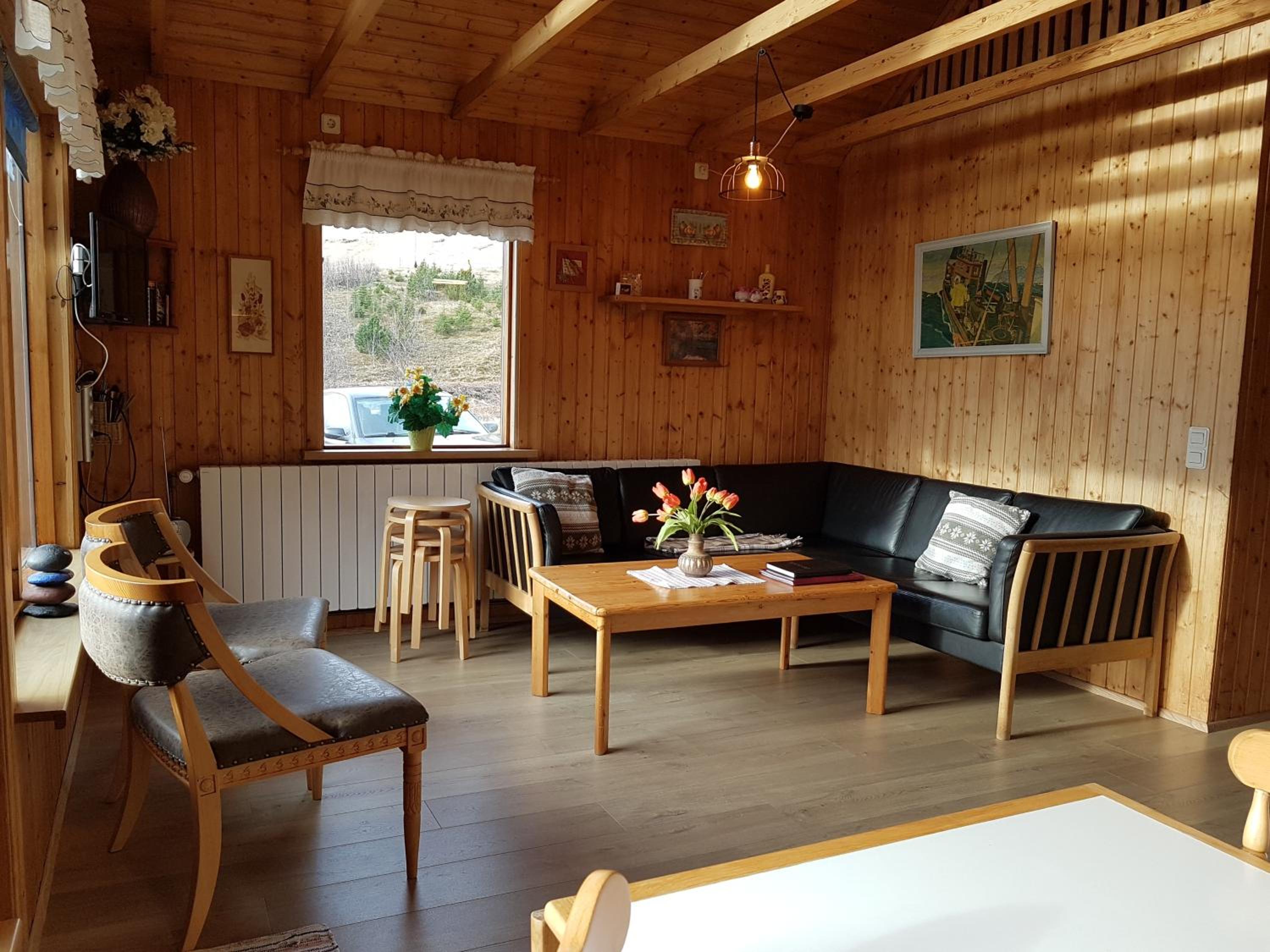 Two-Bedroom Cottage with Hot Tub