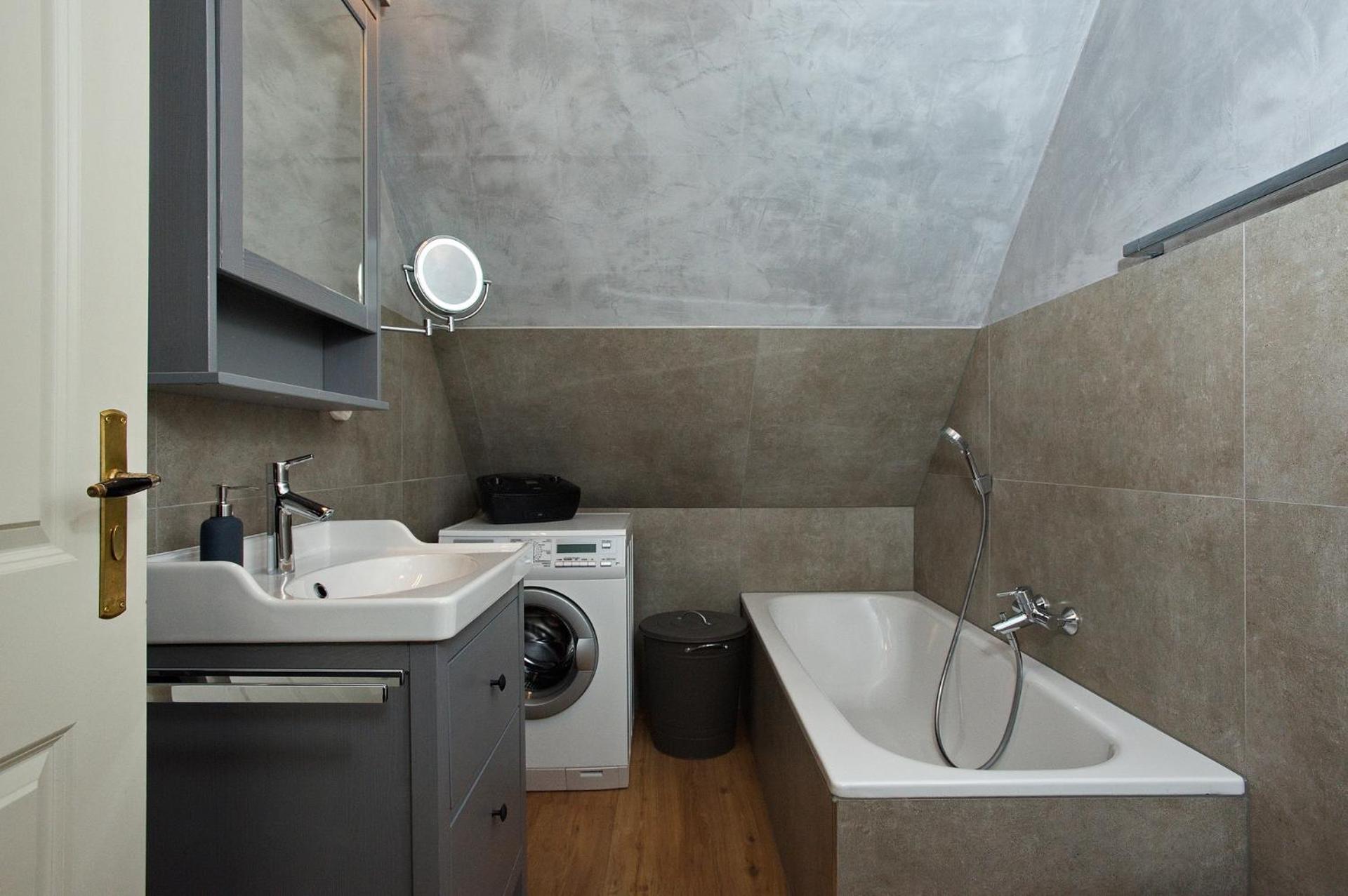 Apartment - Split Level - Photo 19
