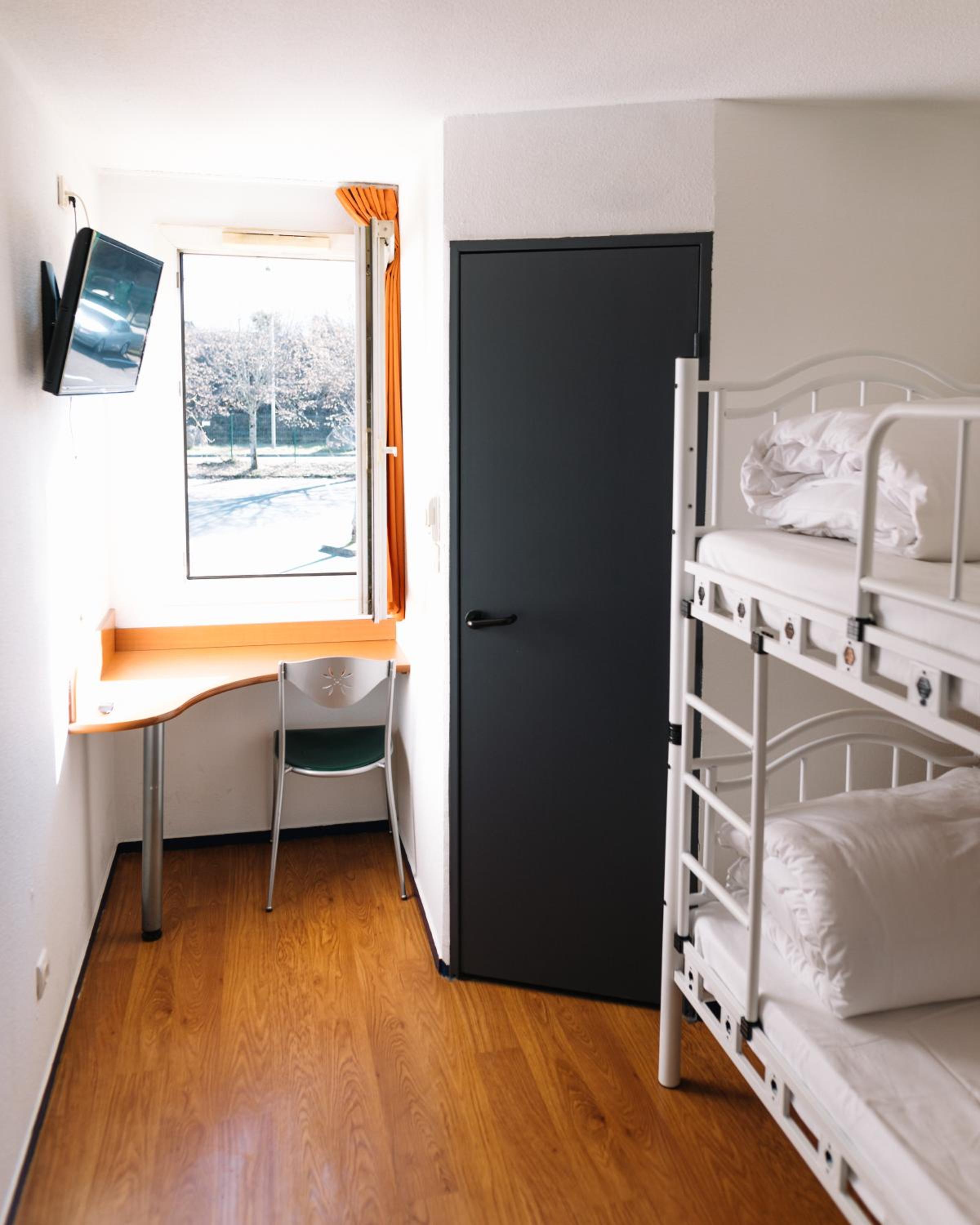 Single Bed in Dormitory Room photo 1