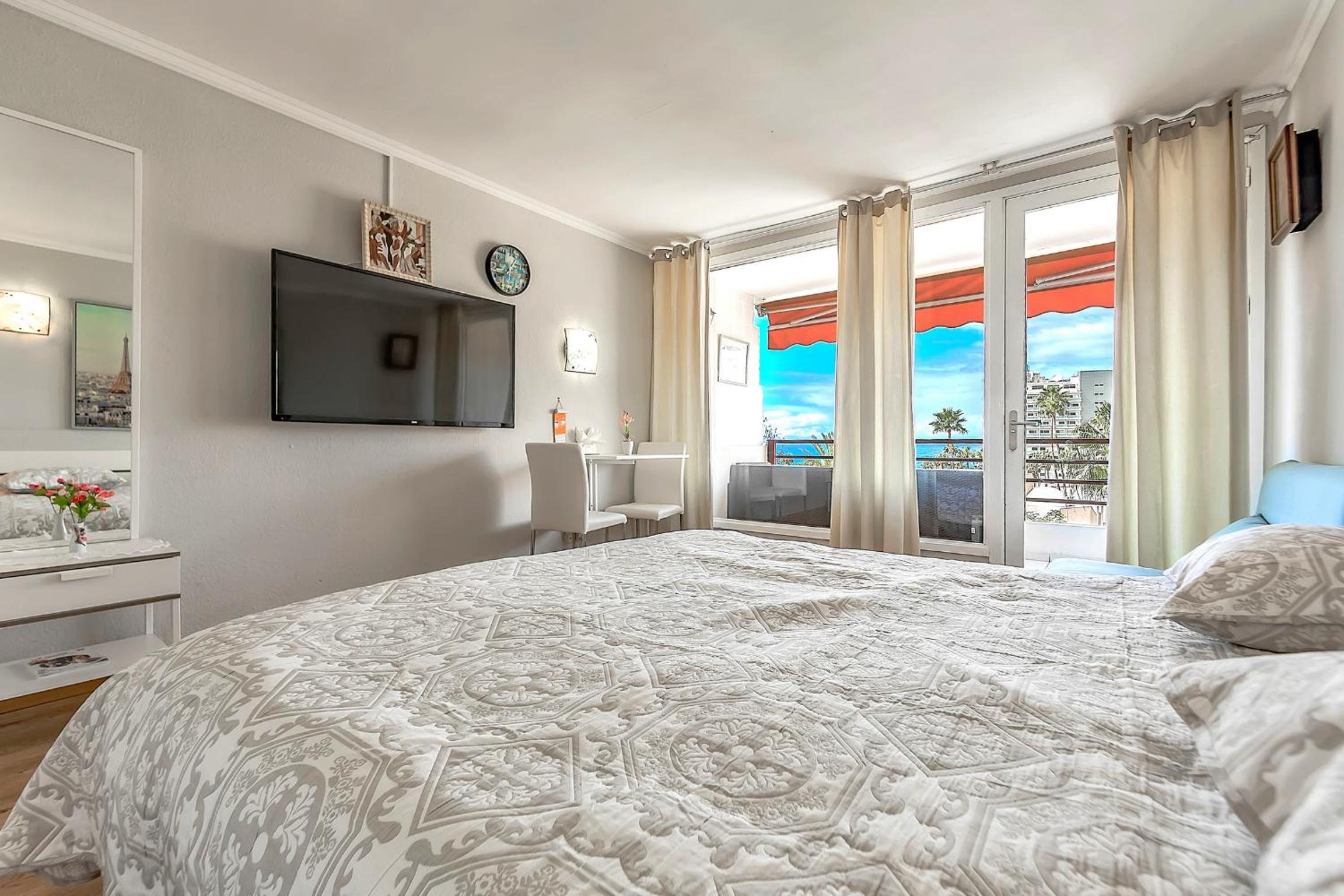 Studio Apartment with Sea View - Photo 1