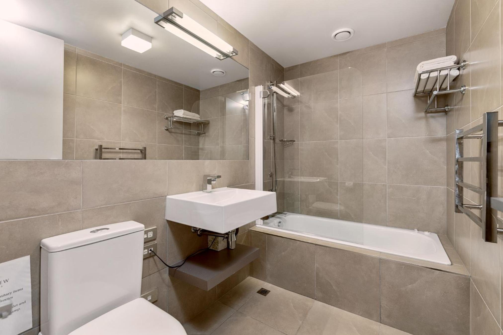 Ensuite Bedroom (No View) - Photo 3