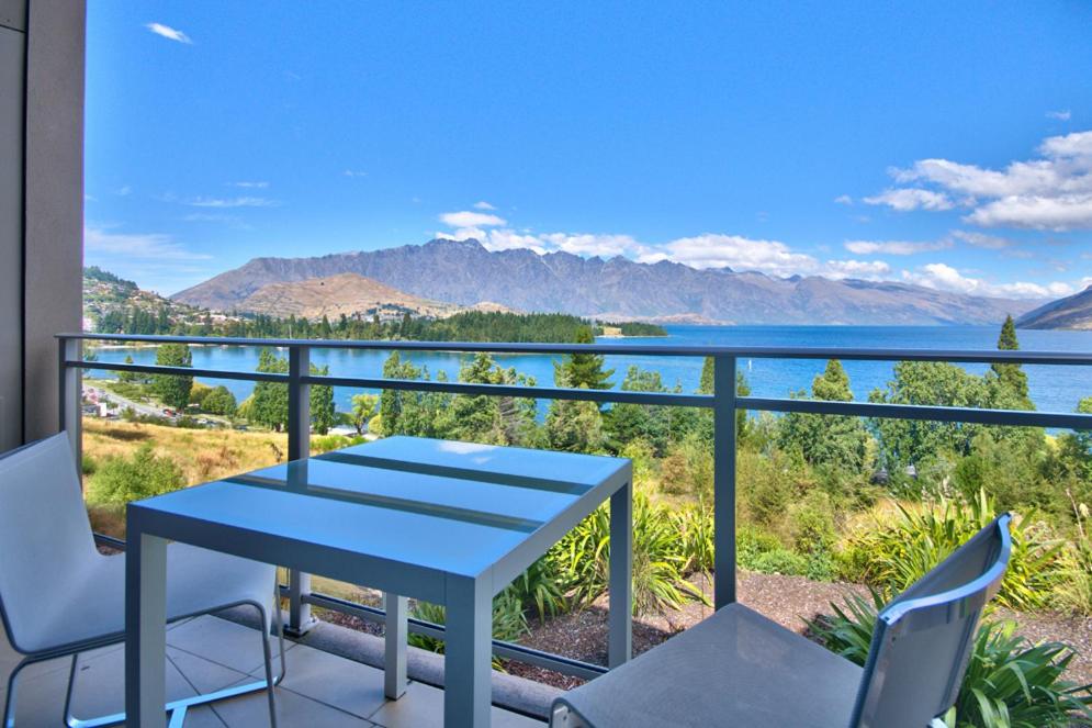 One Bedroom Apartment with Lake View - Photo 5