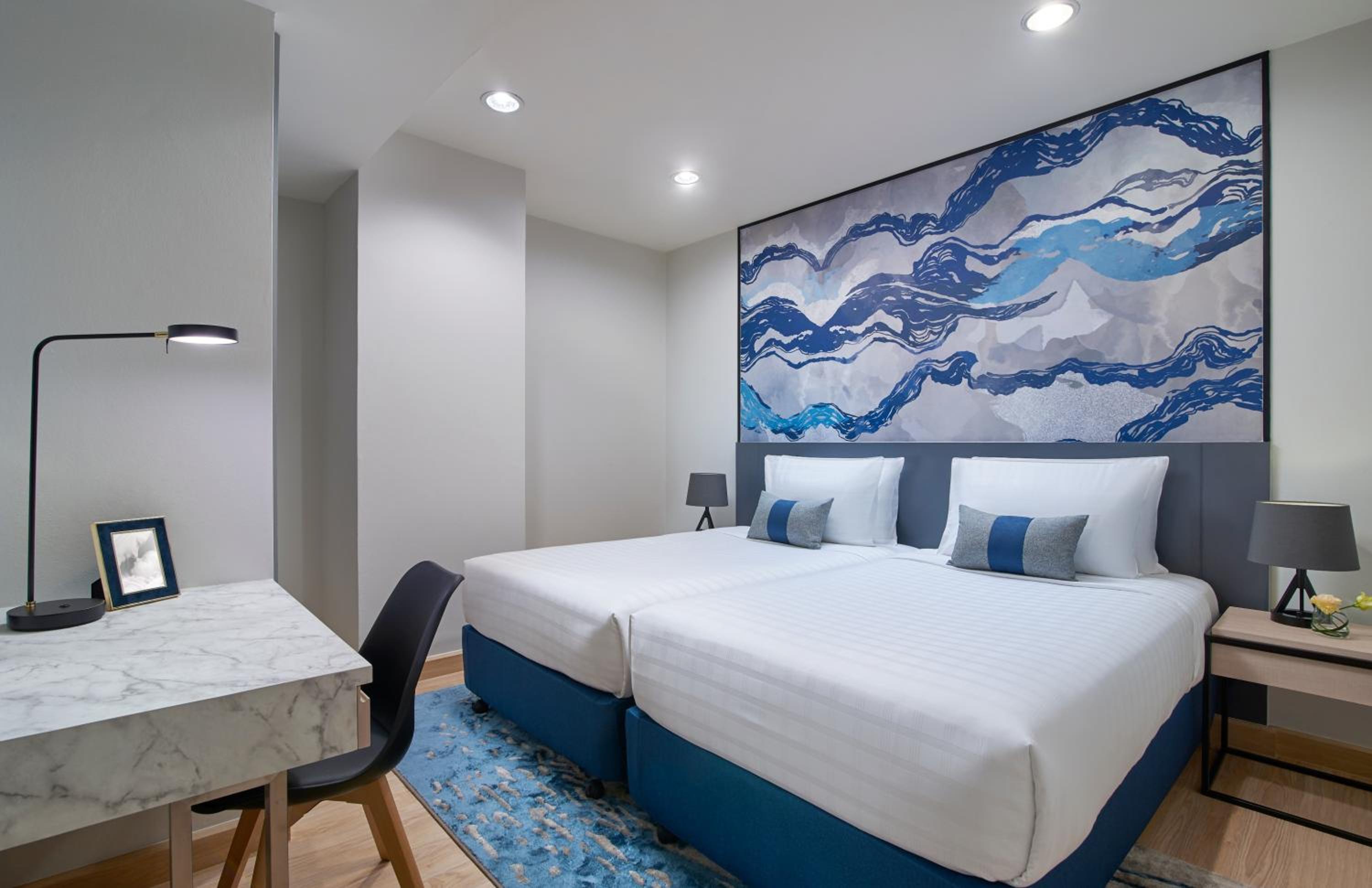 Three Bedroom Lakeview thumbnail 5