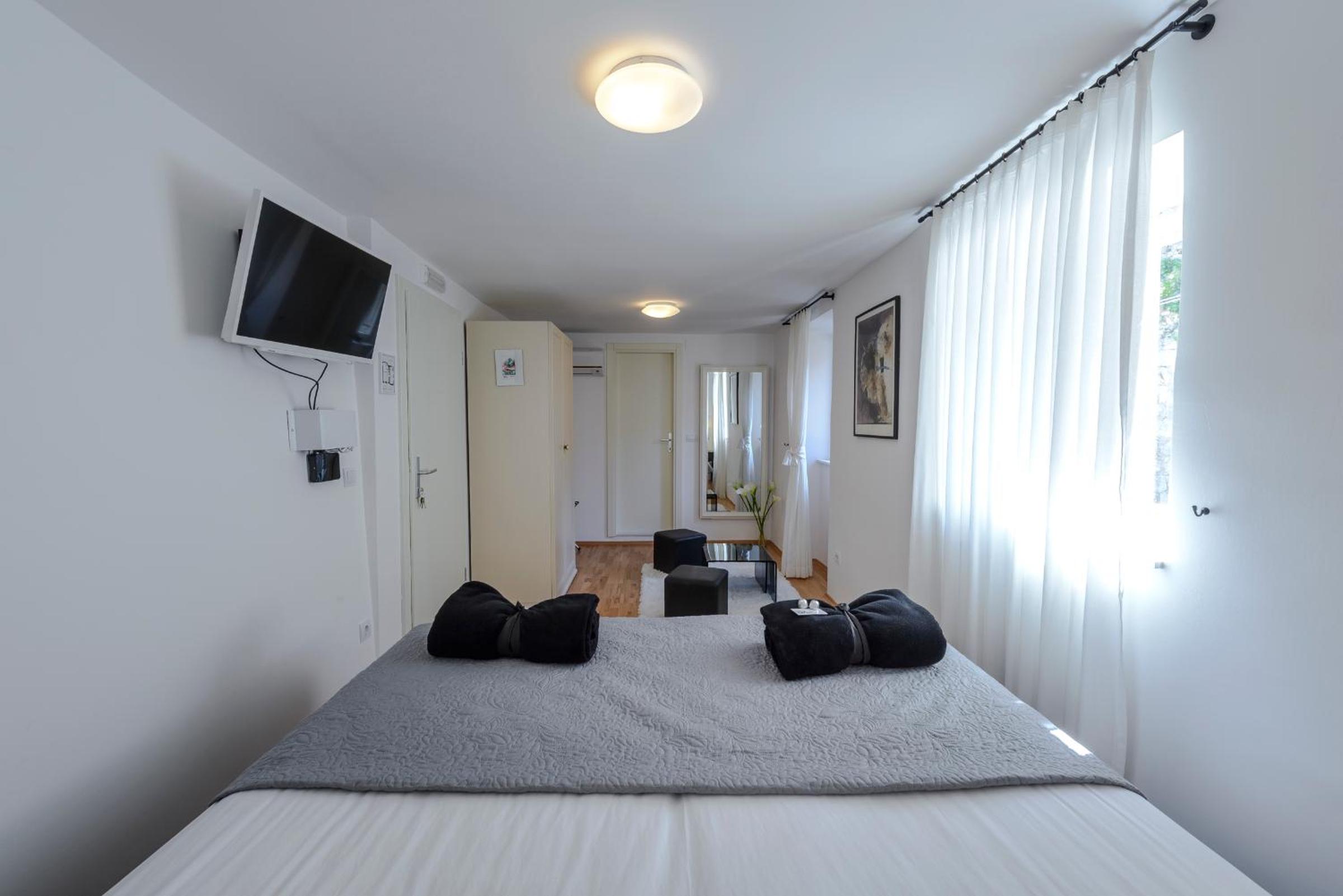 Standard King Room photo 1
