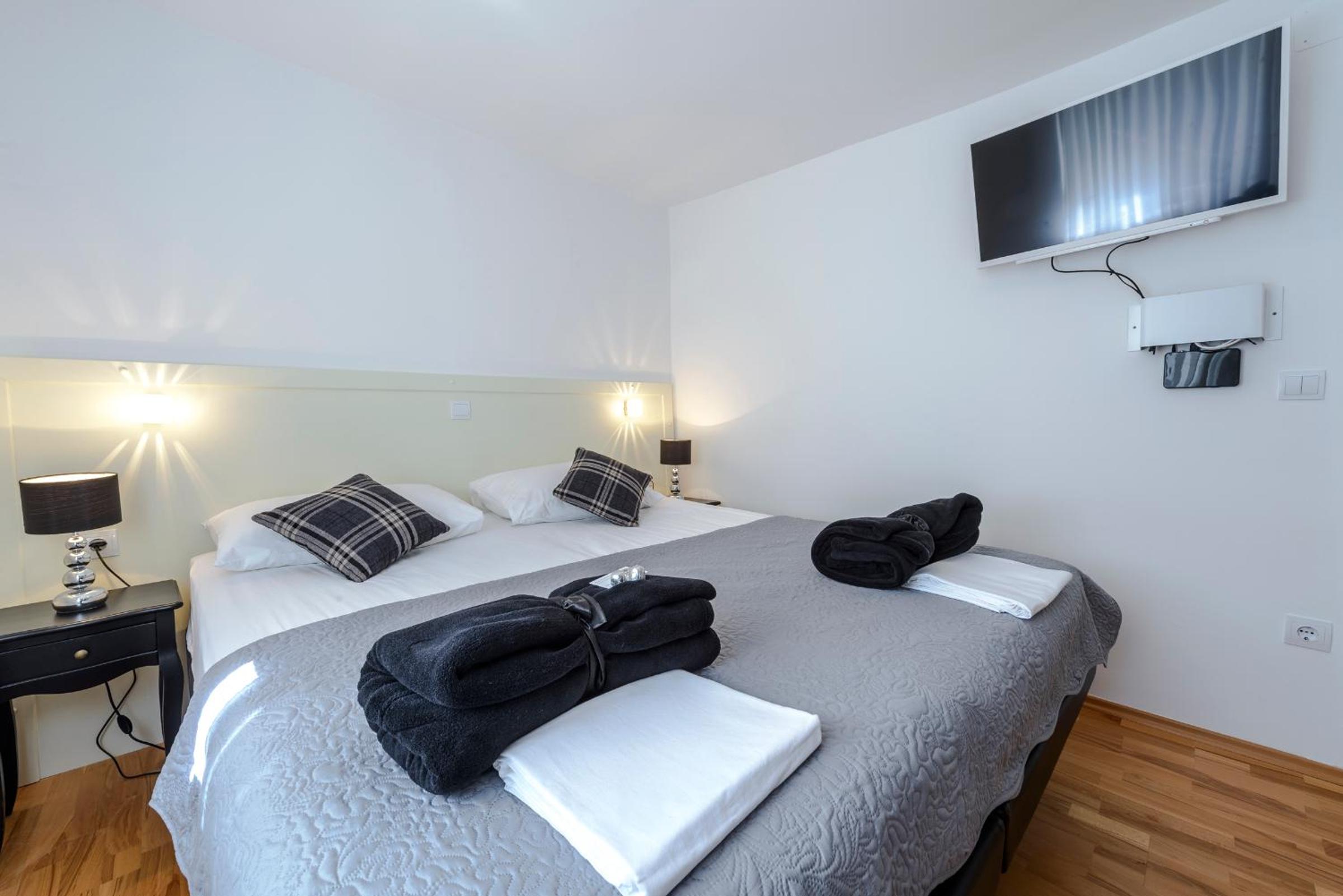Standard King Room photo 3