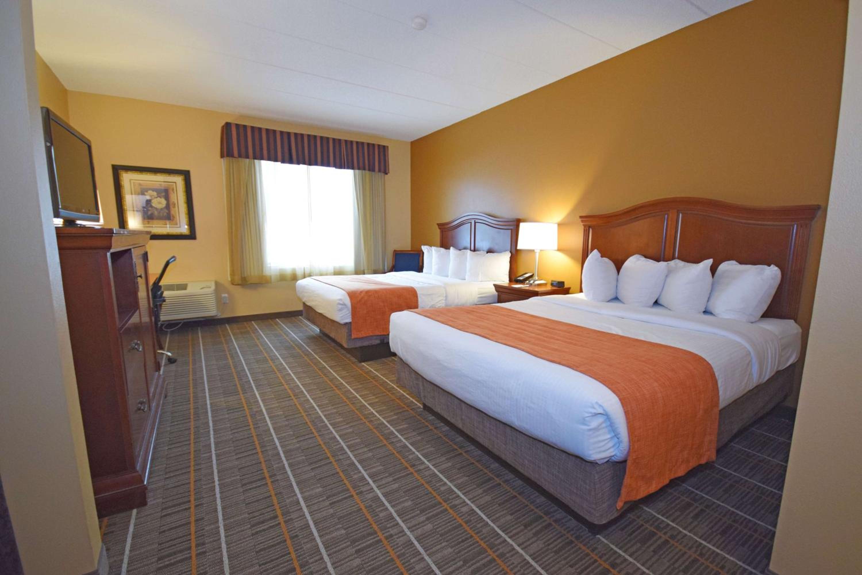 King Room with Bath Tub - Mobility Accessible/Non-Smoking photo 2