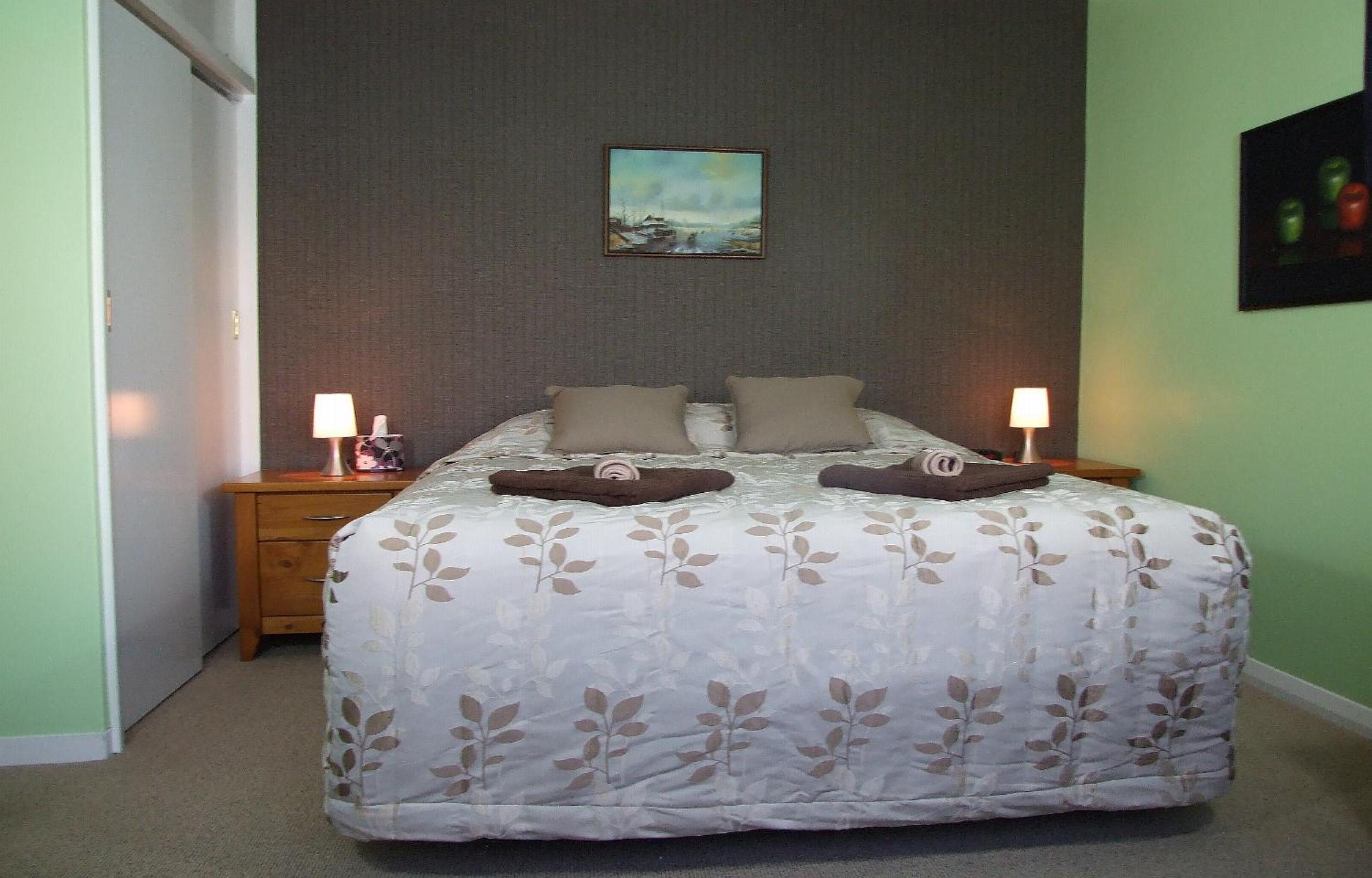 Queen Room photo 1